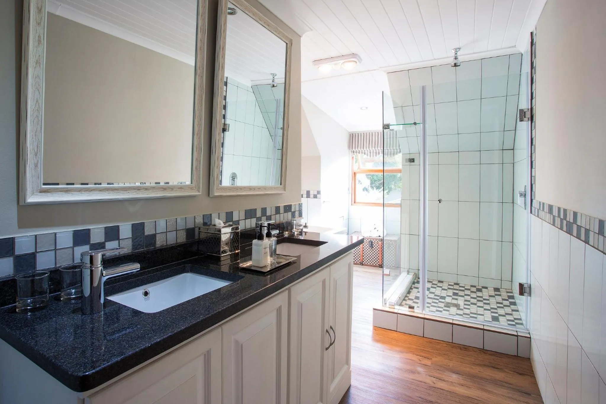 Shower in The Browns' Luxury Suites & Cottage