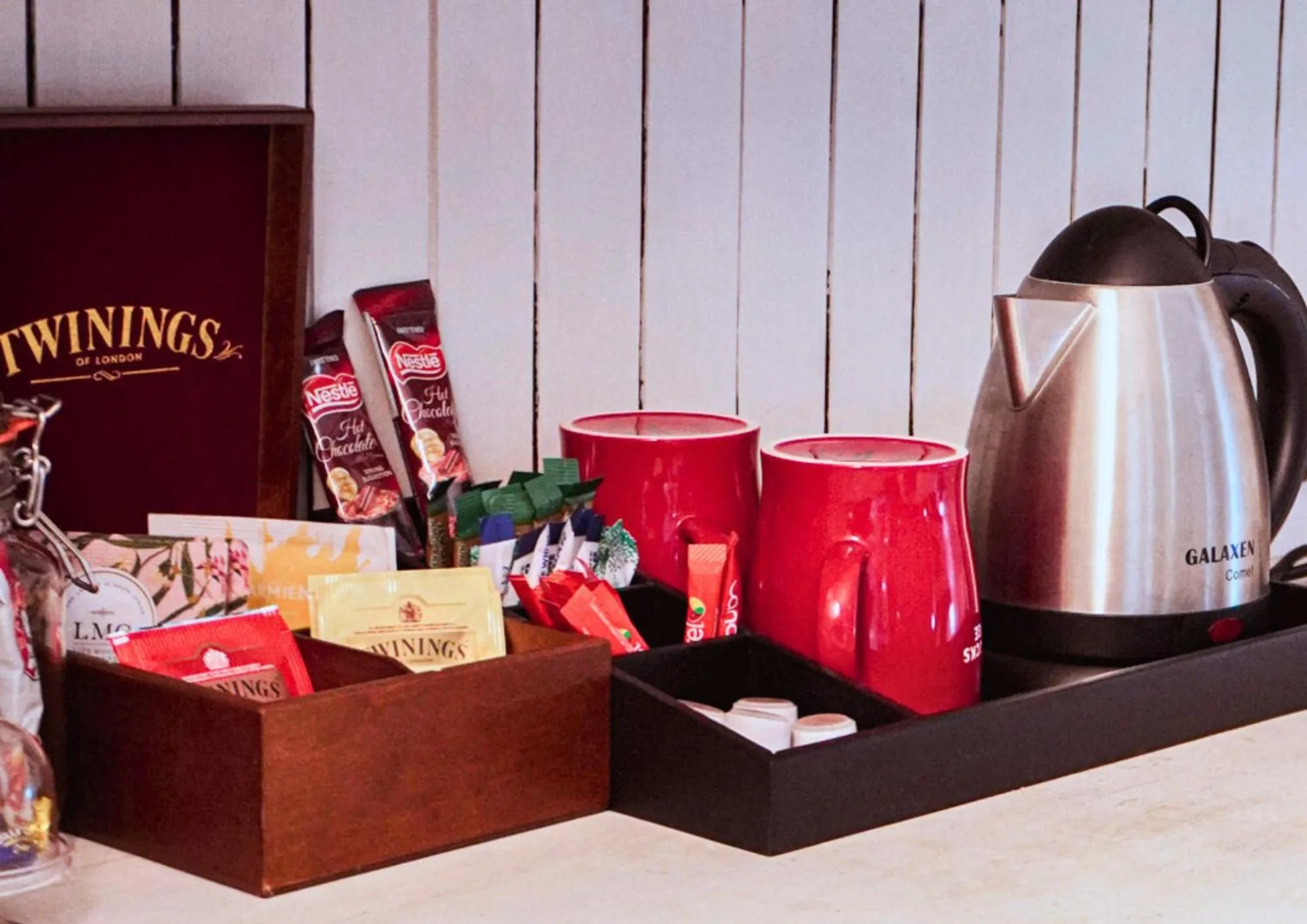 Coffee/tea facilities in The Browns' Luxury Suites & Cottage