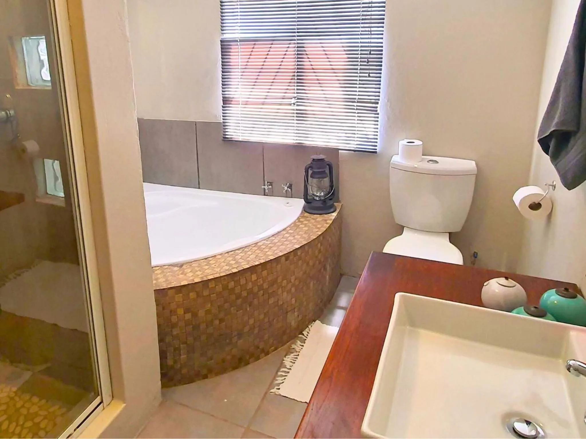 Toilet in The Browns' Luxury Suites & Cottage