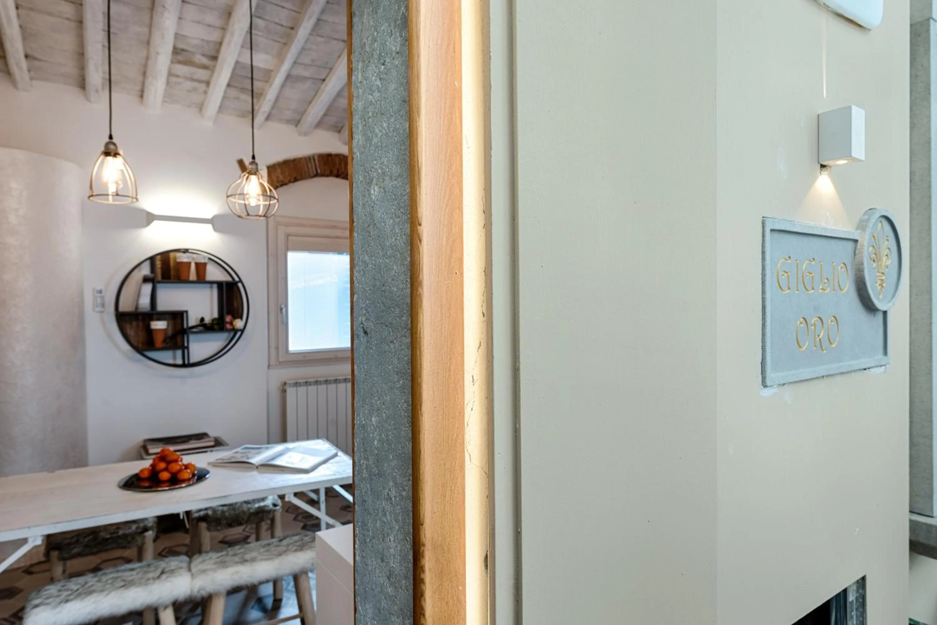 Dining area in Giglio Oro by Mmega