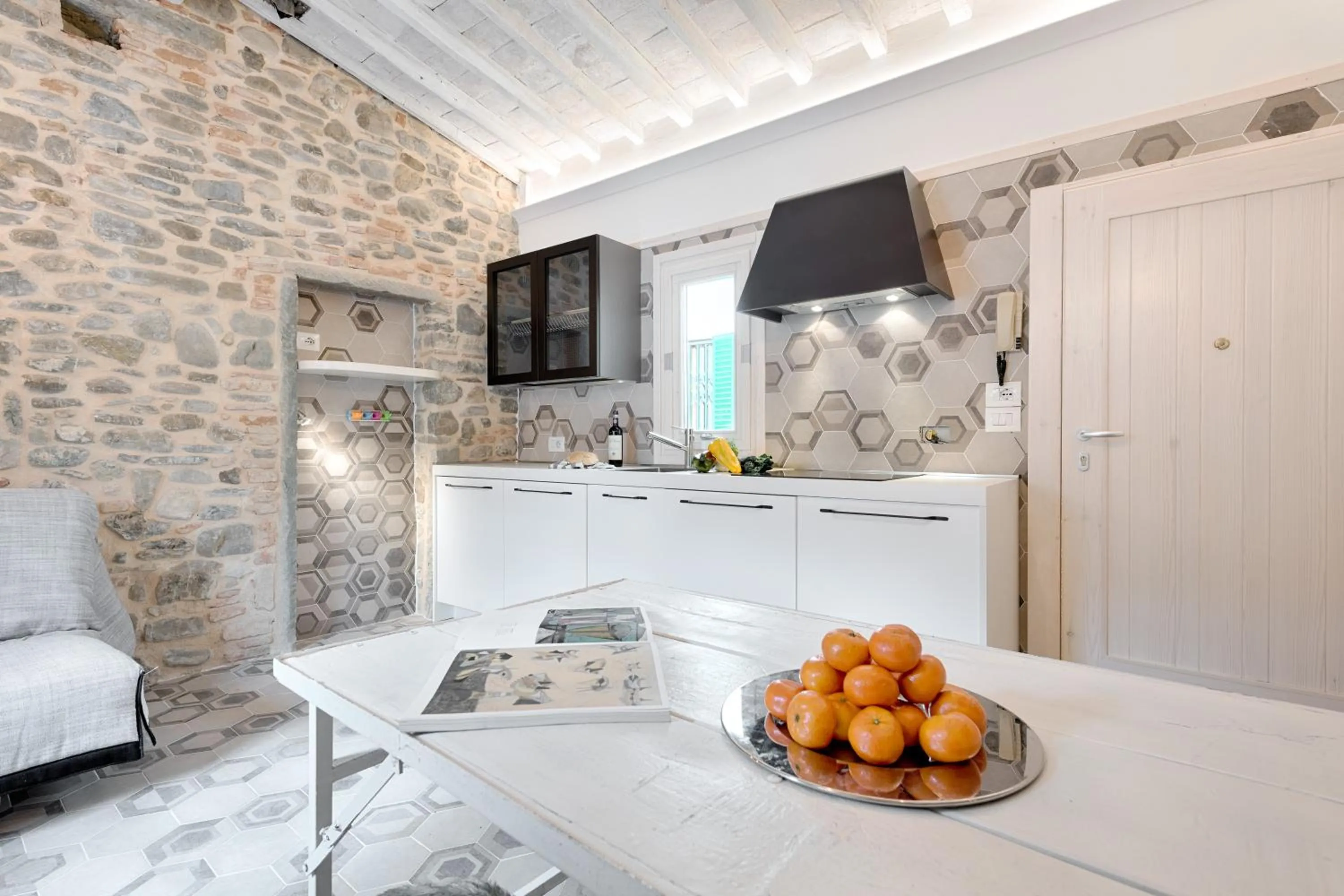 Kitchen or kitchenette in Giglio Oro by Mmega