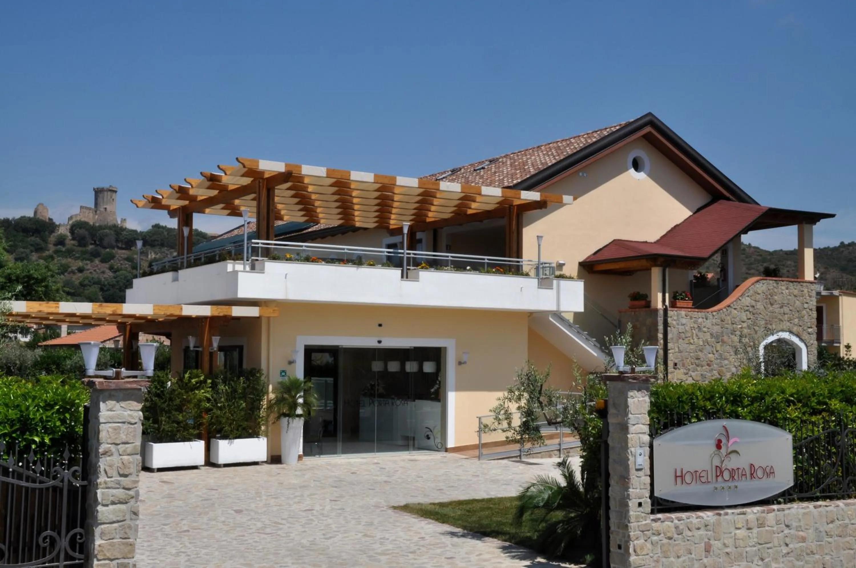 Facade/entrance in Hotel Porta Rosa