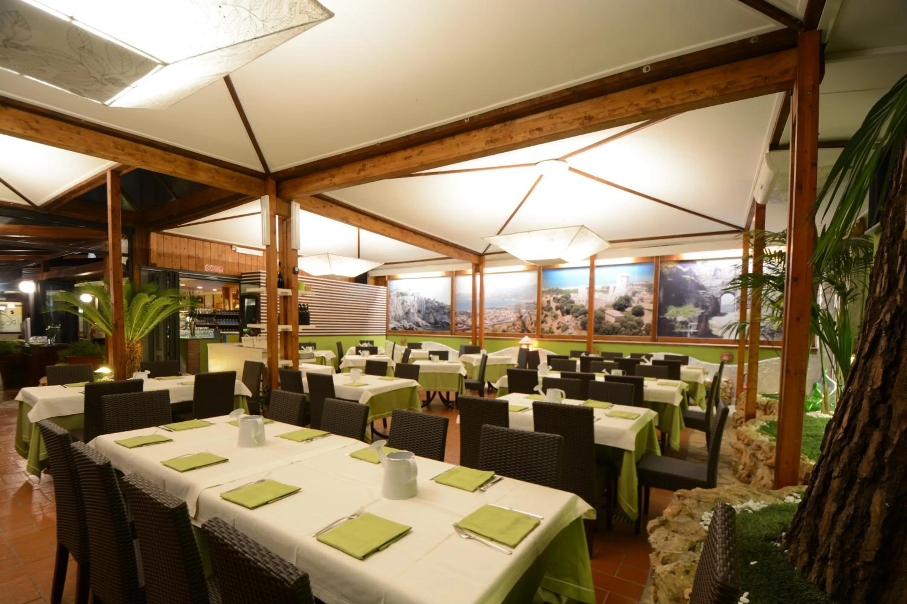 Restaurant/places to eat in Hotel Porta Rosa