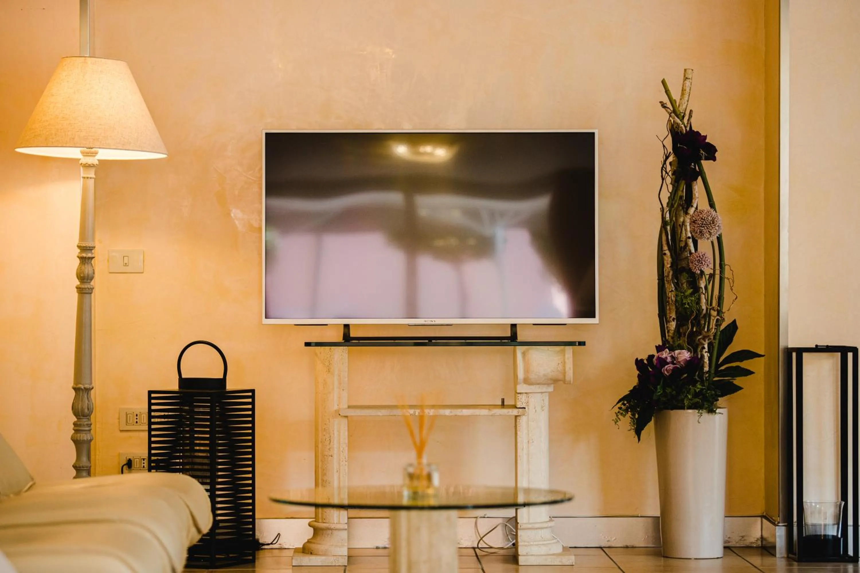 Communal lounge/ TV room in Unique Hotel