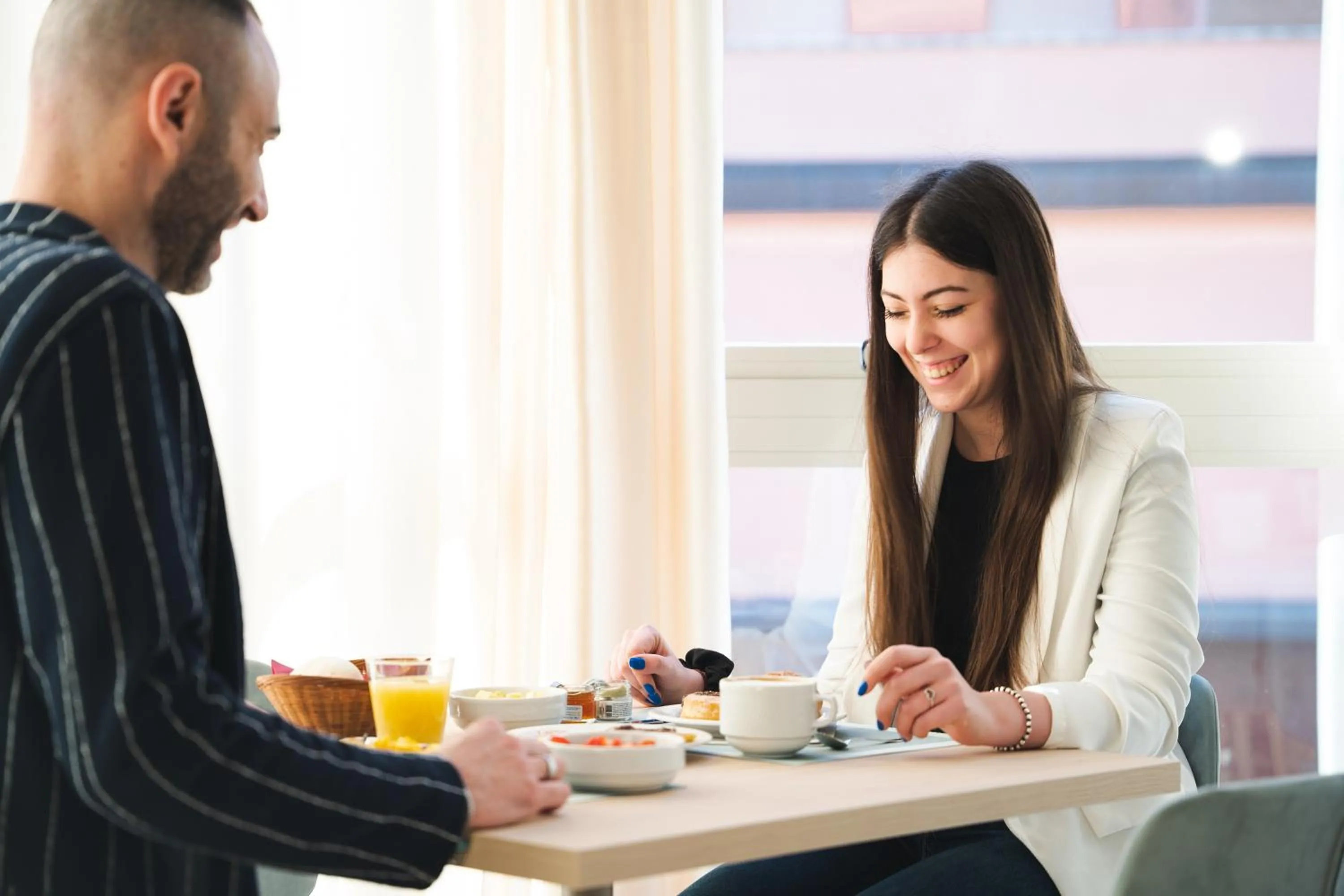 Restaurant/places to eat in Unique Hotel