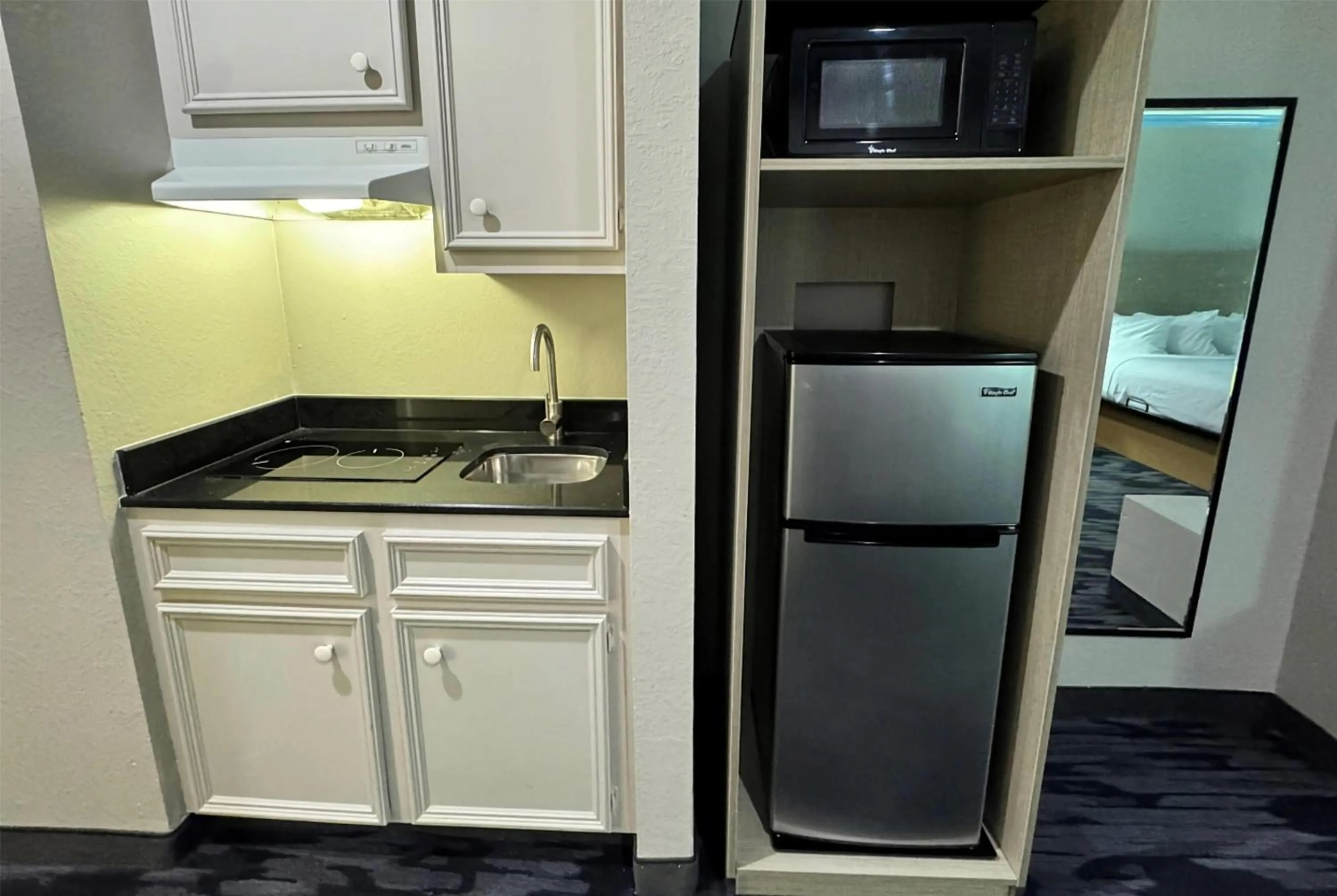 Photo of the whole room in Baymont by Wyndham Texas City