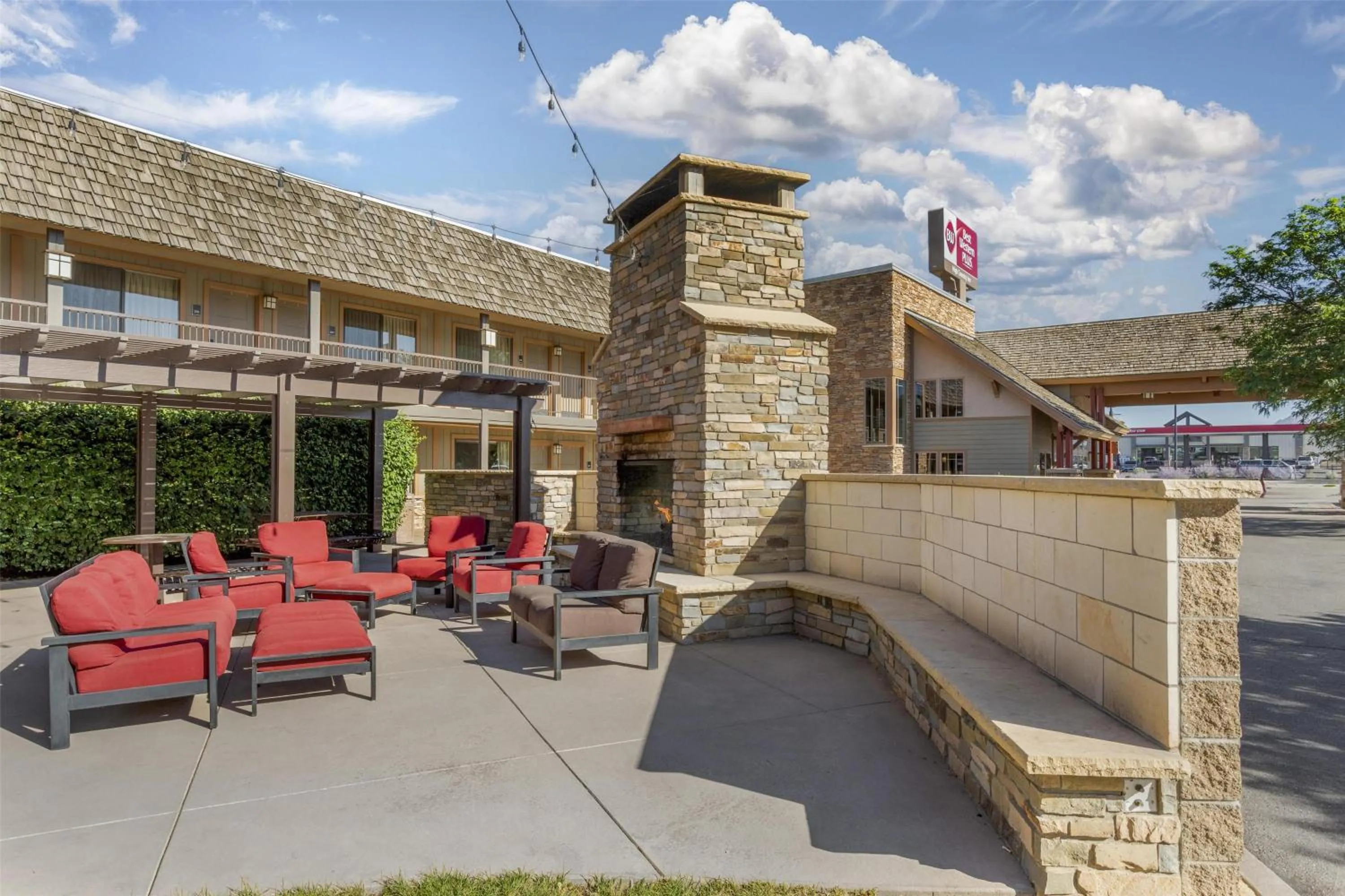 Property building in Best Western Plus High Country Inn