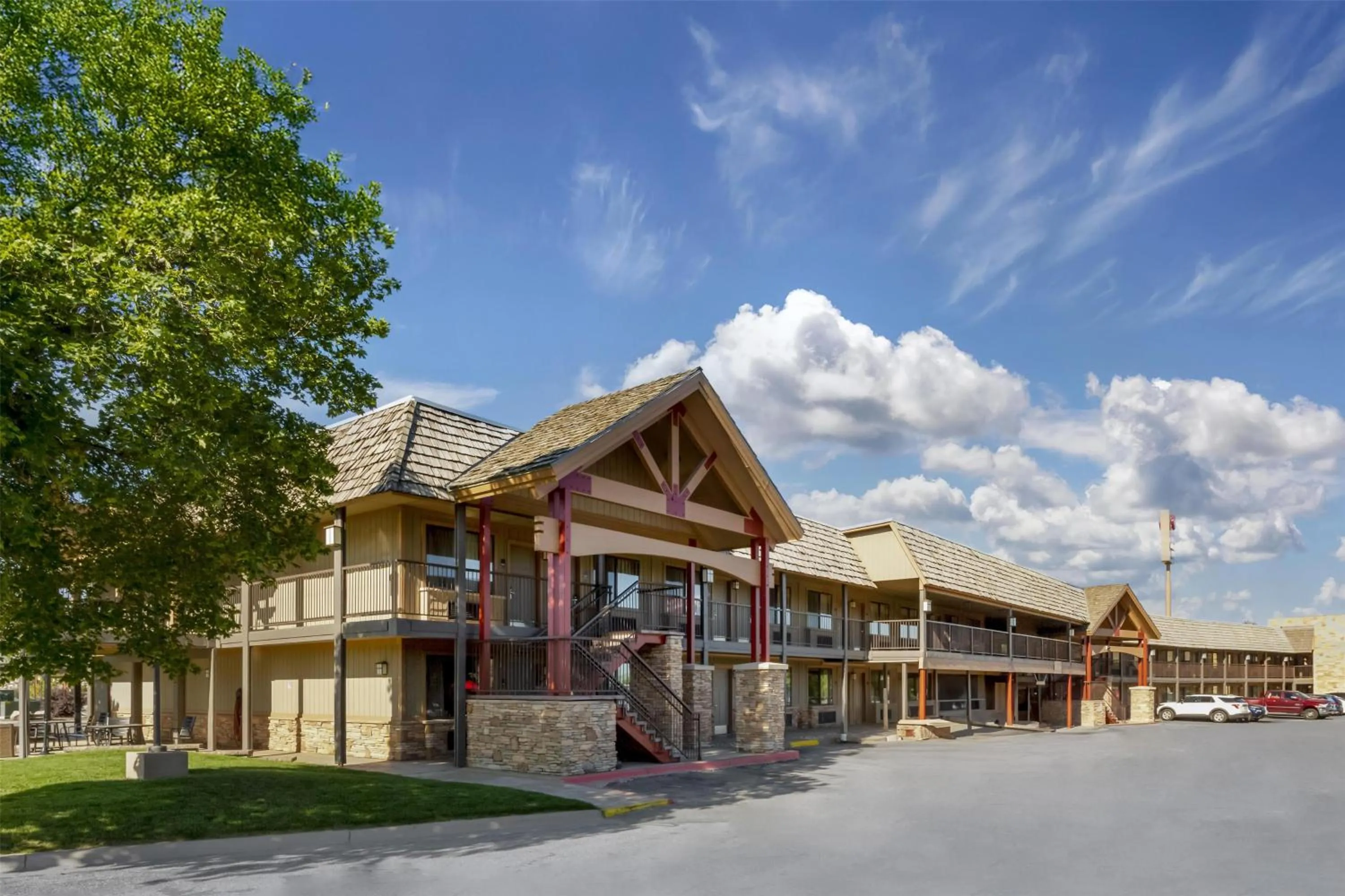 Property building in Best Western Plus High Country Inn