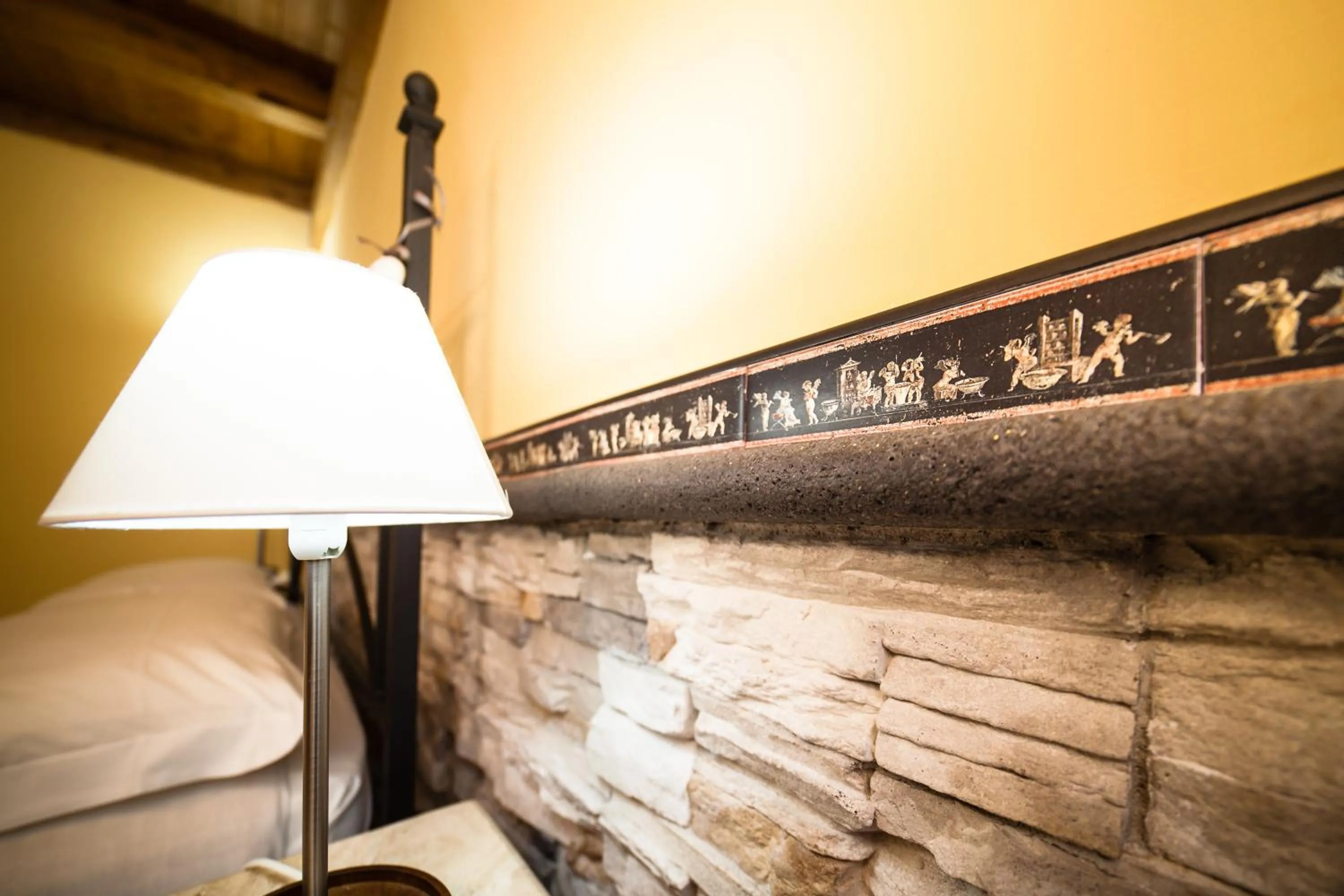 Decorative detail in B&B La Casa Di Plinio