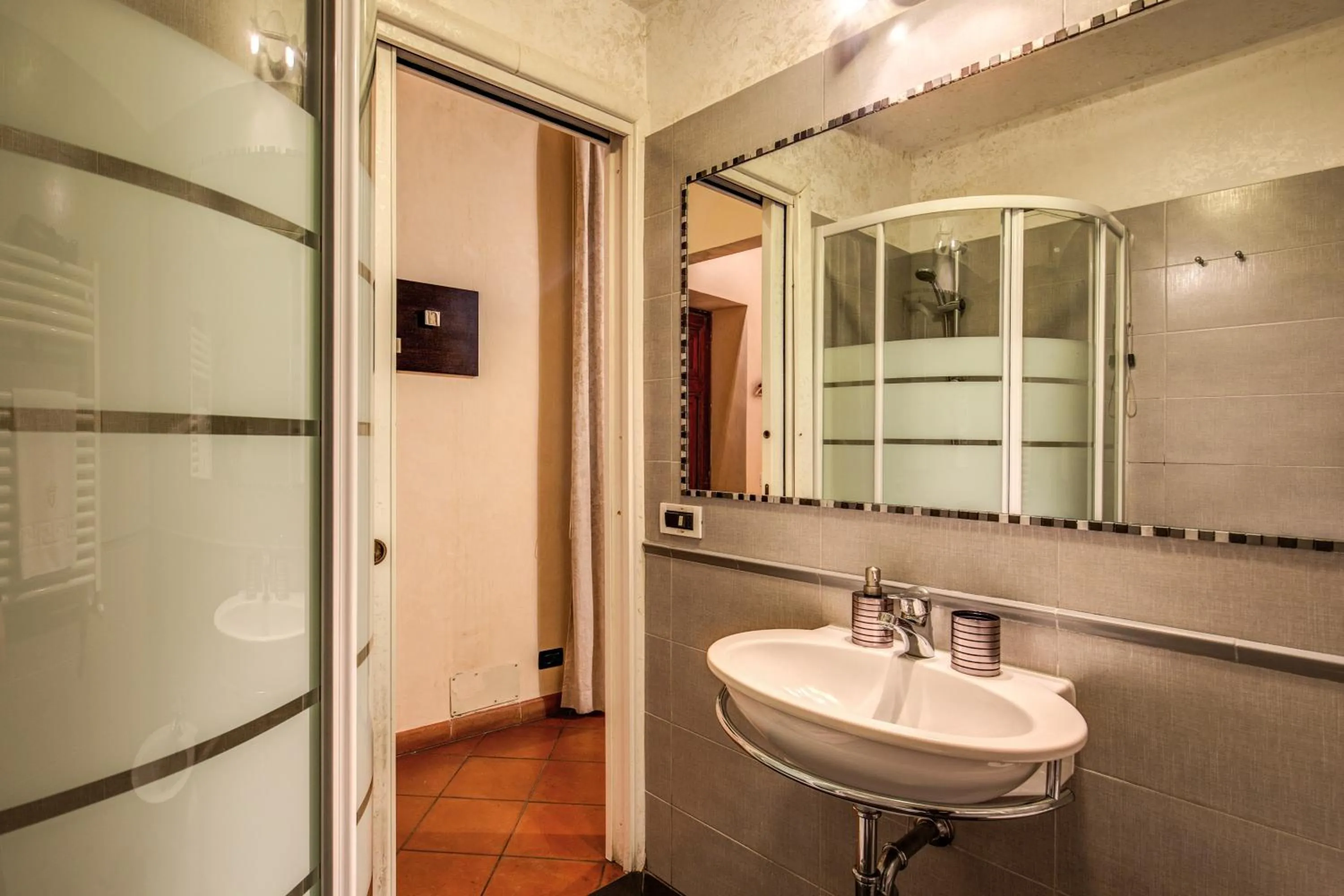 Bathroom in Guest House o Affittacamere Magenta Fico 2