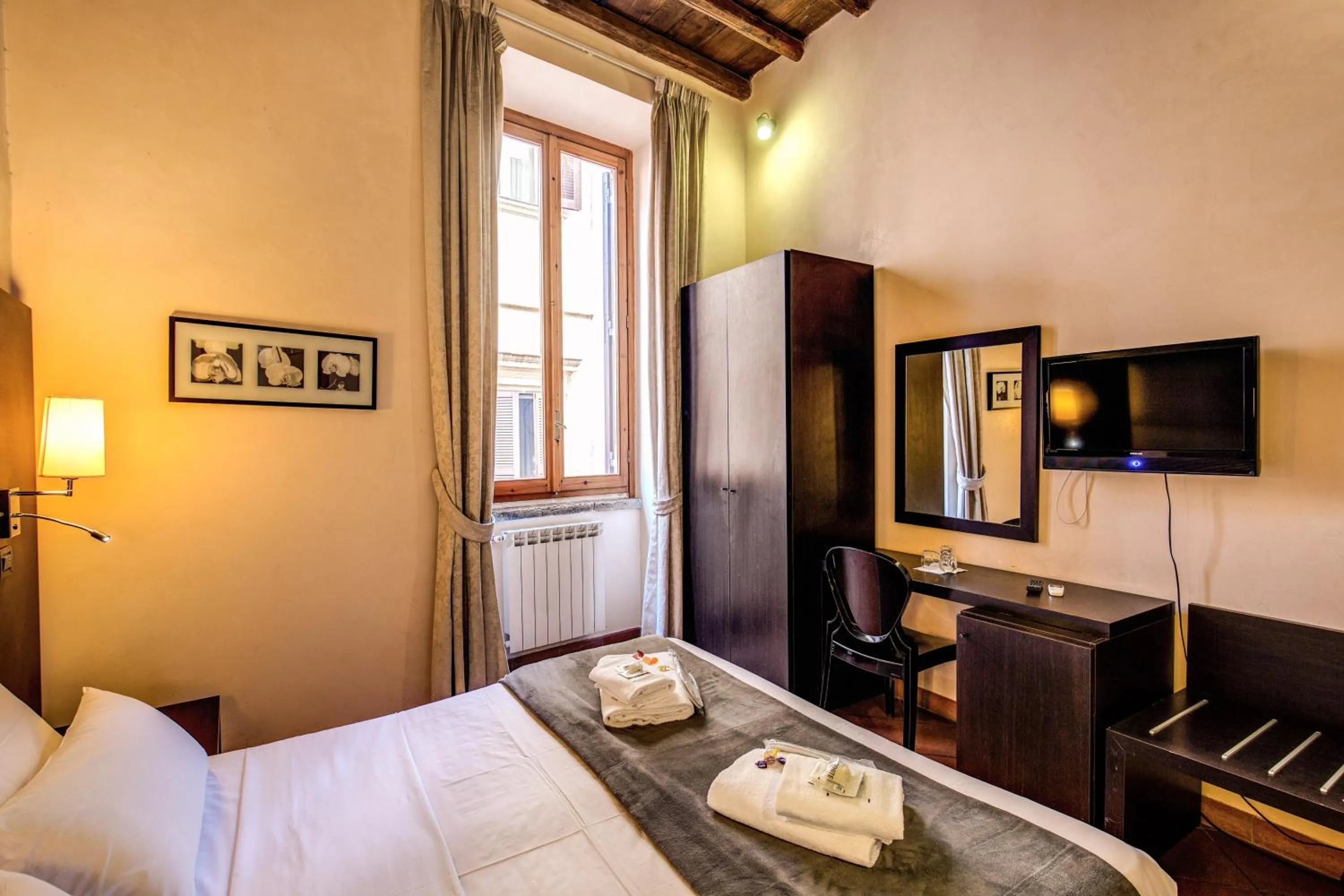 Bed in Guest House o Affittacamere Magenta Fico 2