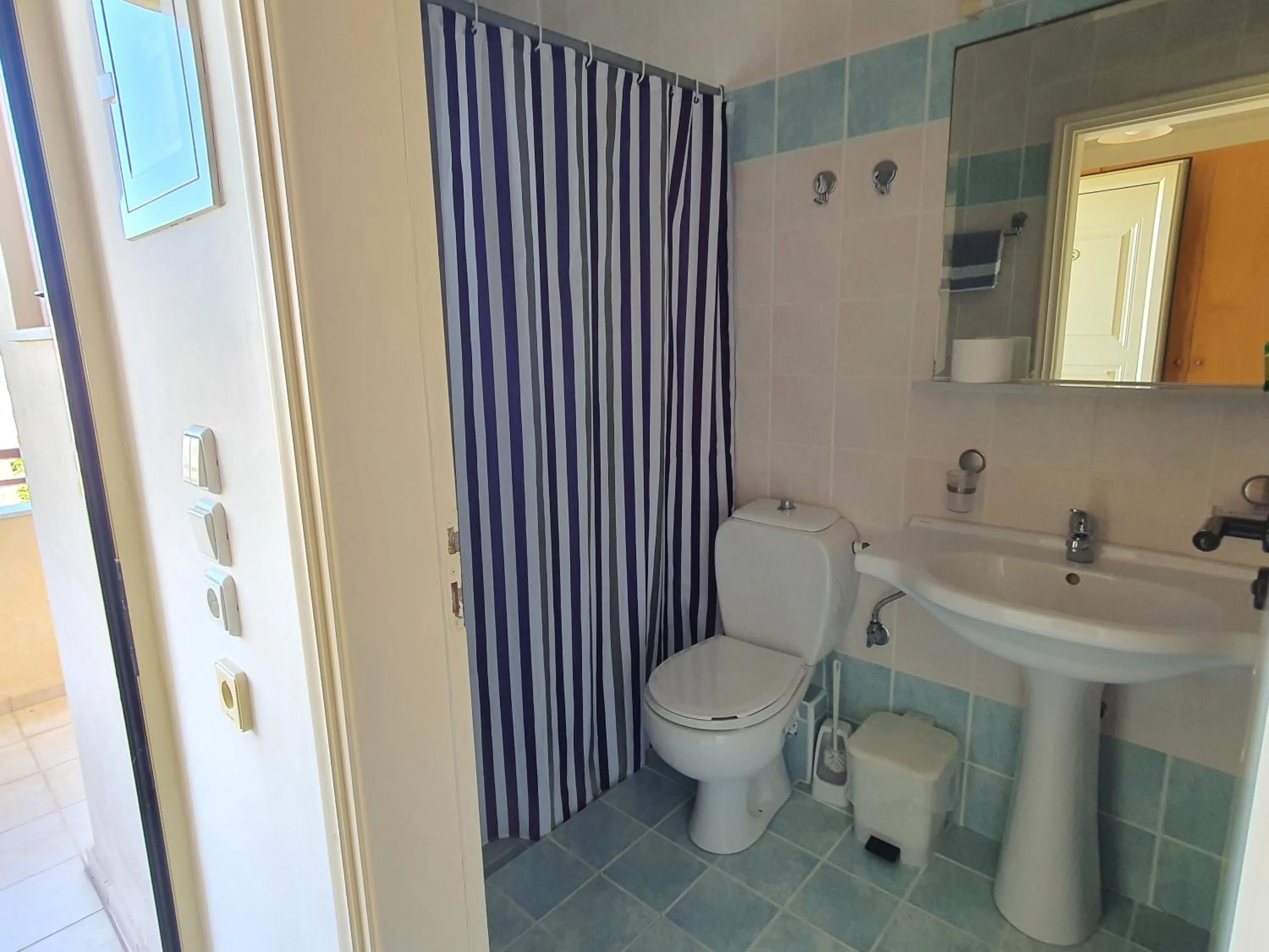 Shower in Zannis Hotel