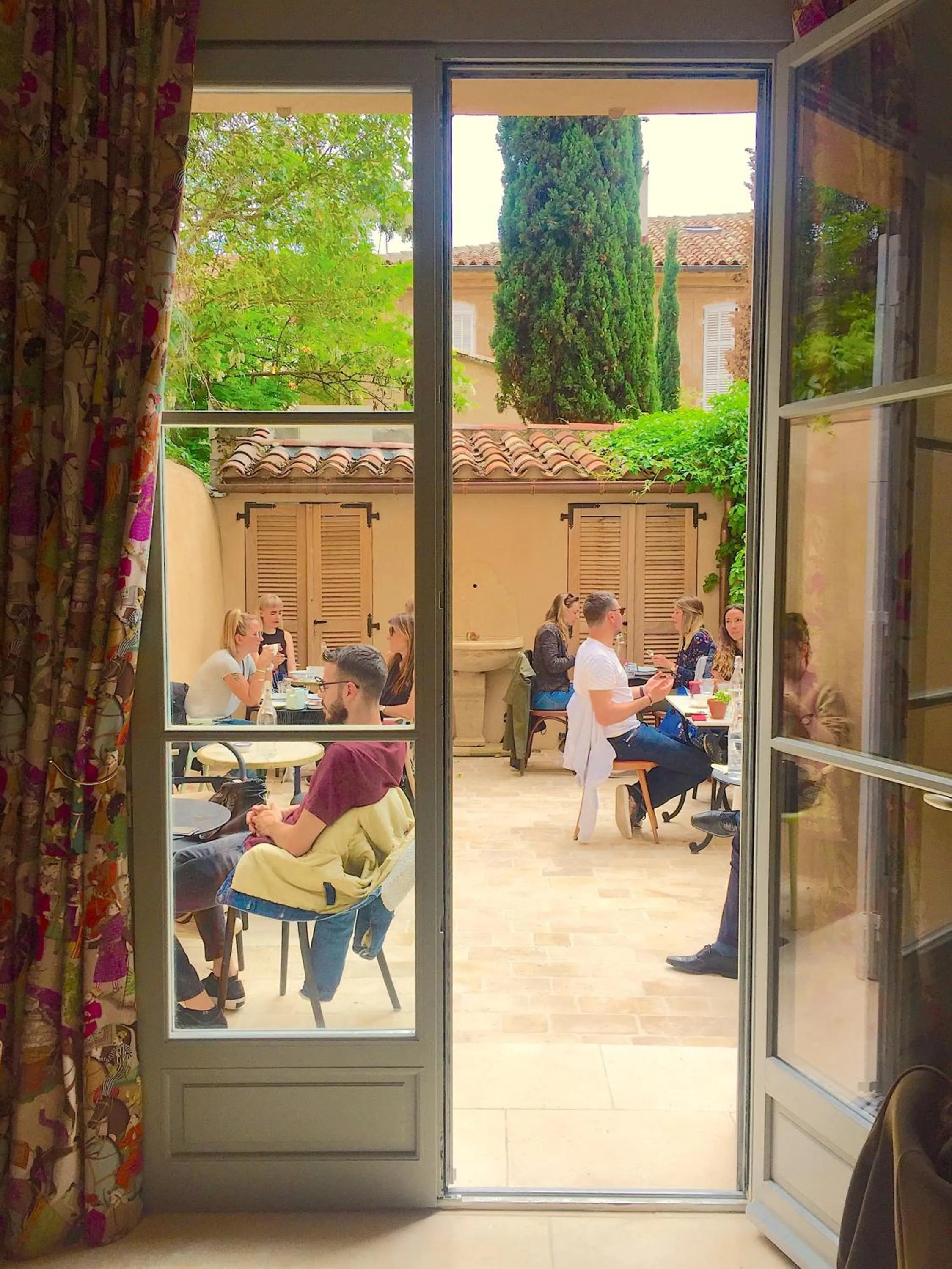 Restaurant/places to eat in Maison Du Collectionneur