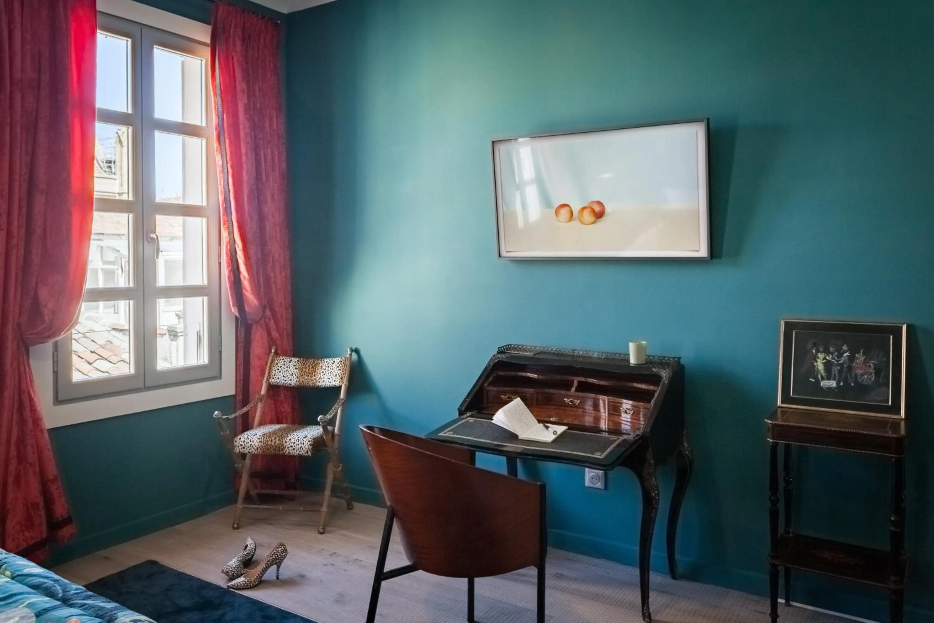 Staff in Maison Du Collectionneur