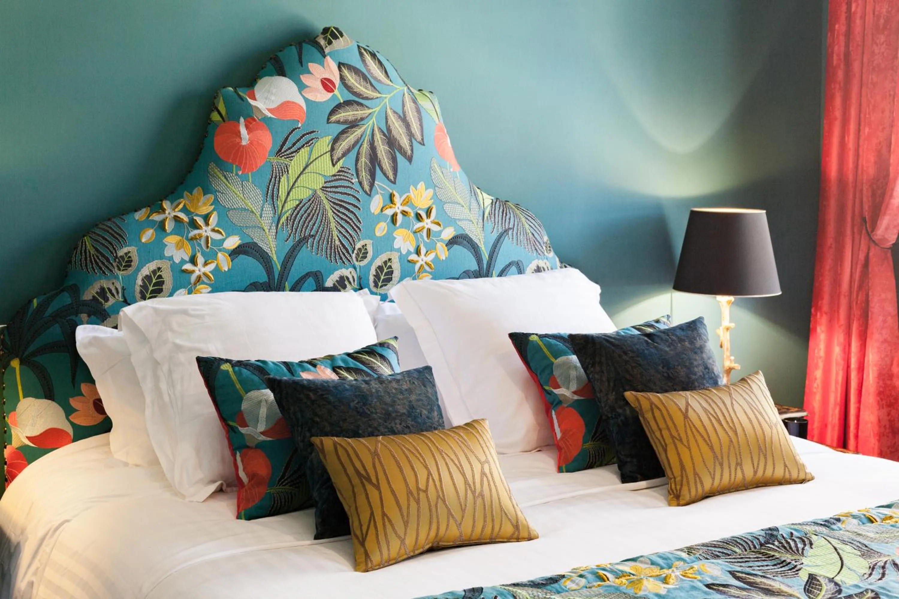 Staff, Bed in Maison Du Collectionneur