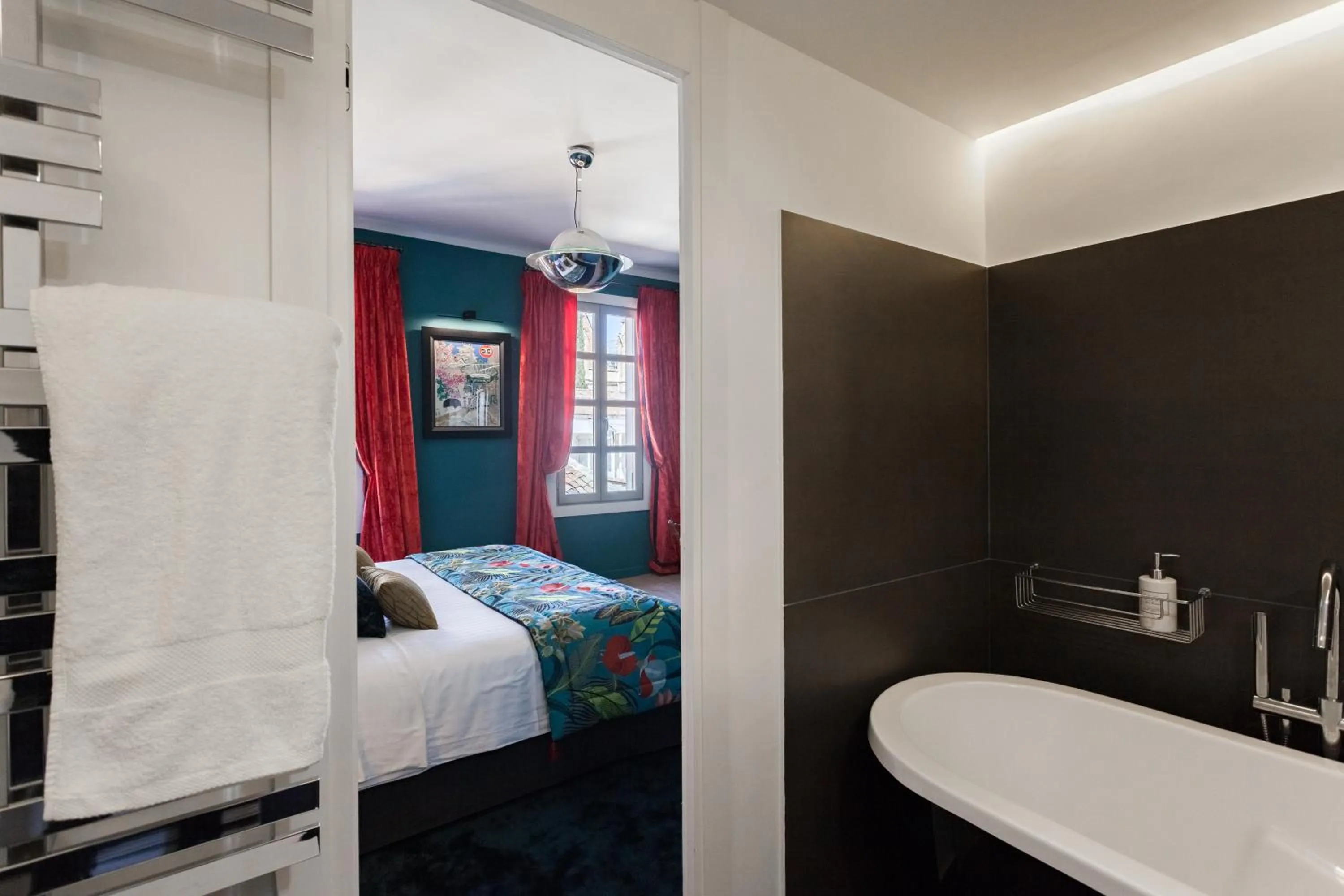 Toilet, Bed in Maison Du Collectionneur