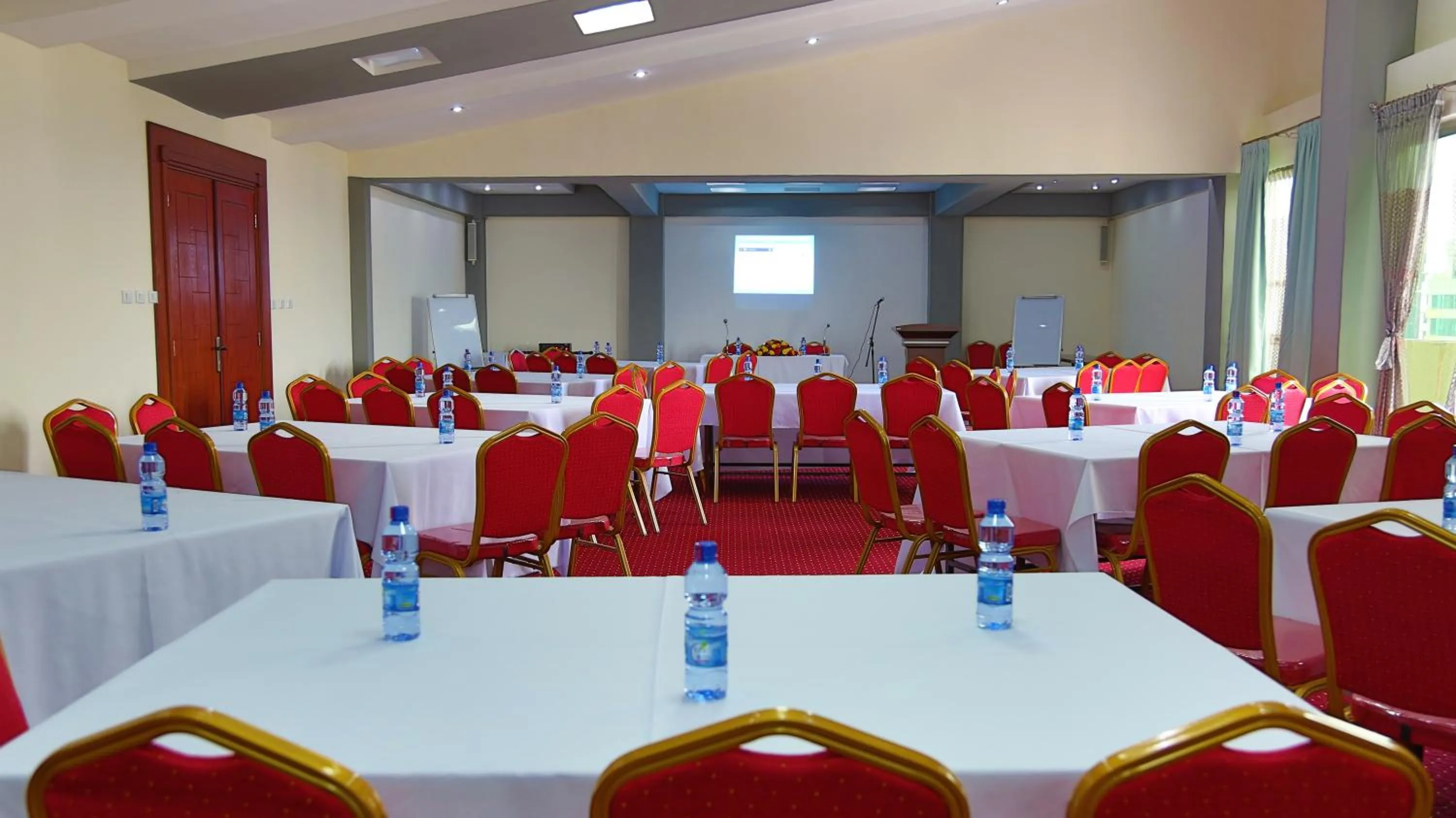 Meeting/conference room in Yinm Furnished Apartment