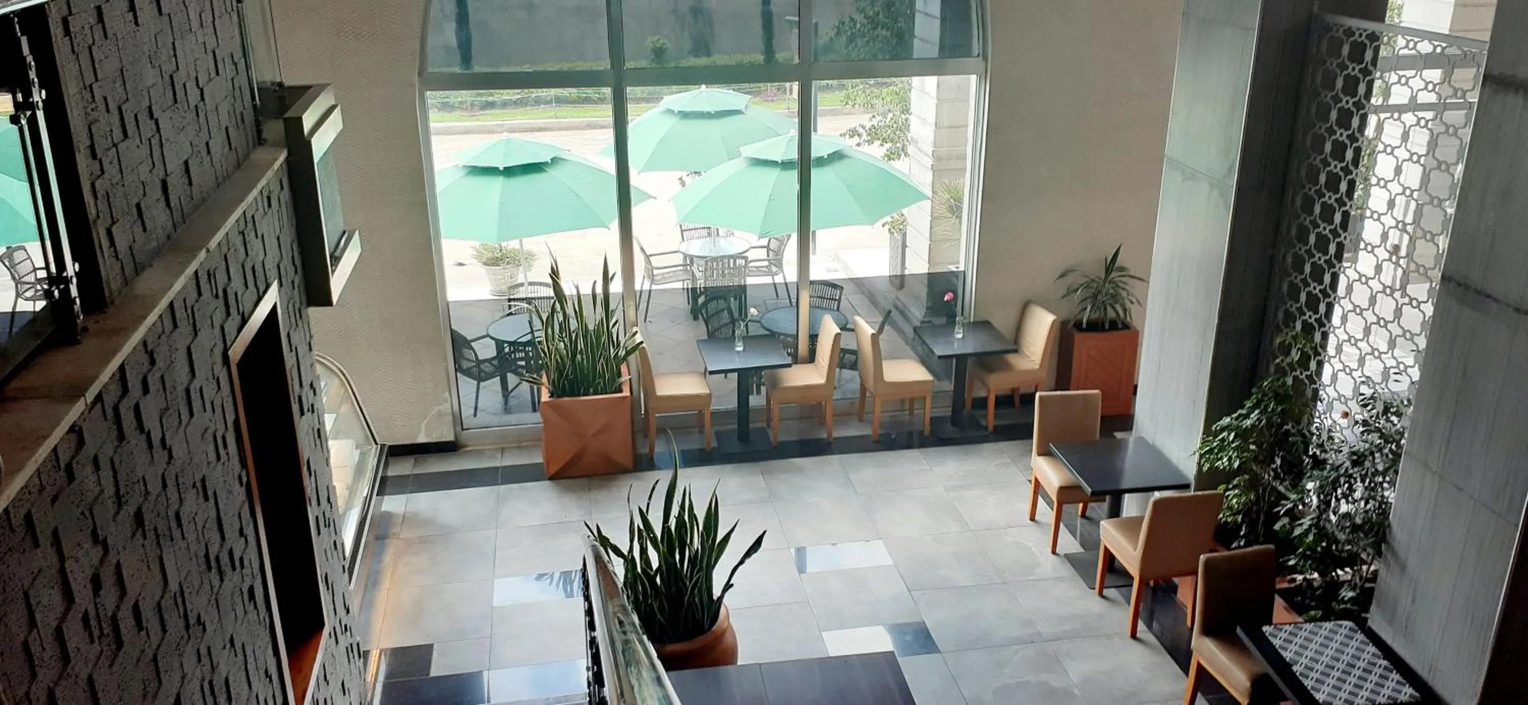 Restaurant/places to eat in Yinm Furnished Apartment