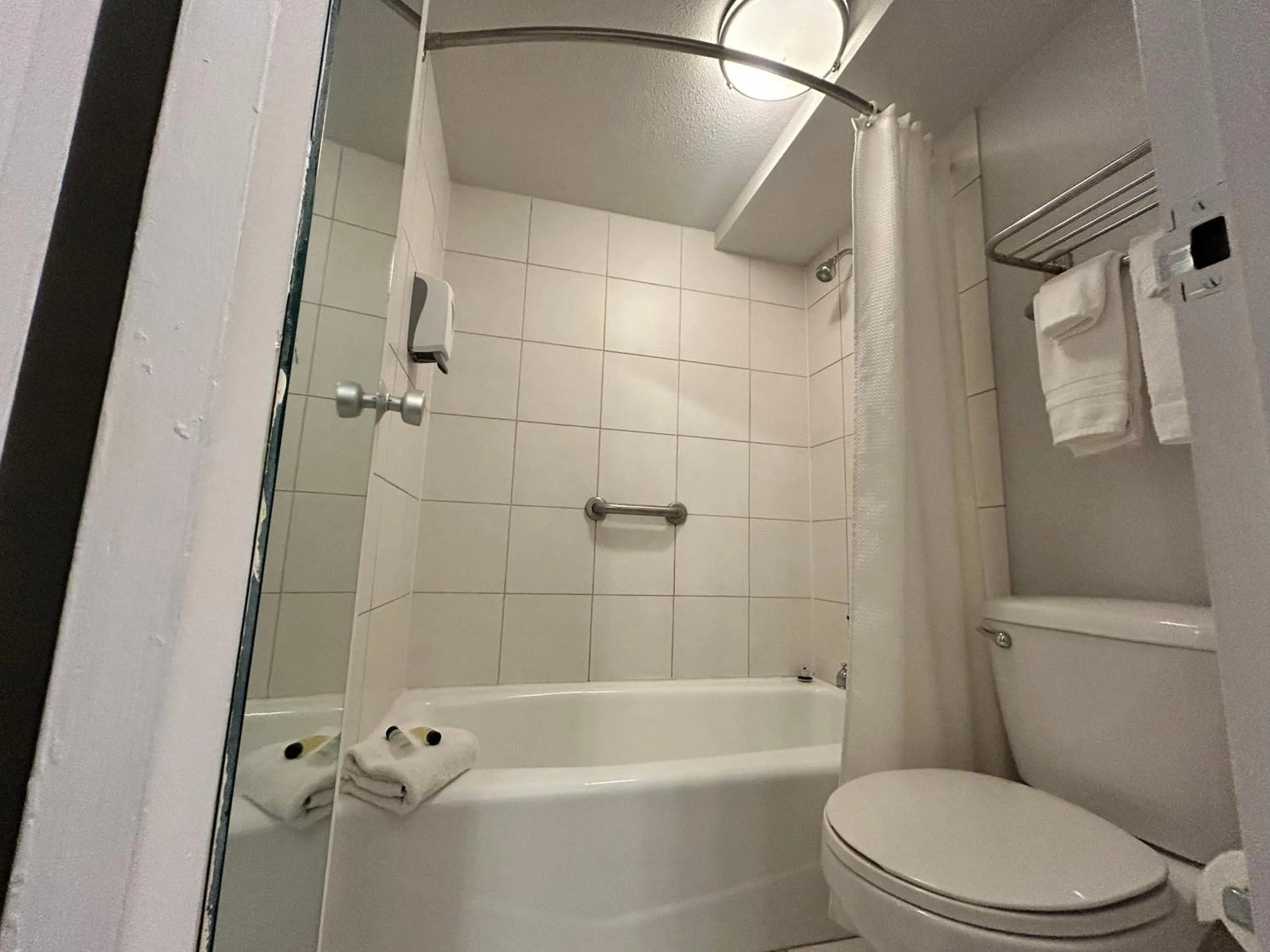 Bathroom in Suite Dreams Motel By Capital O Mattoon I - 57