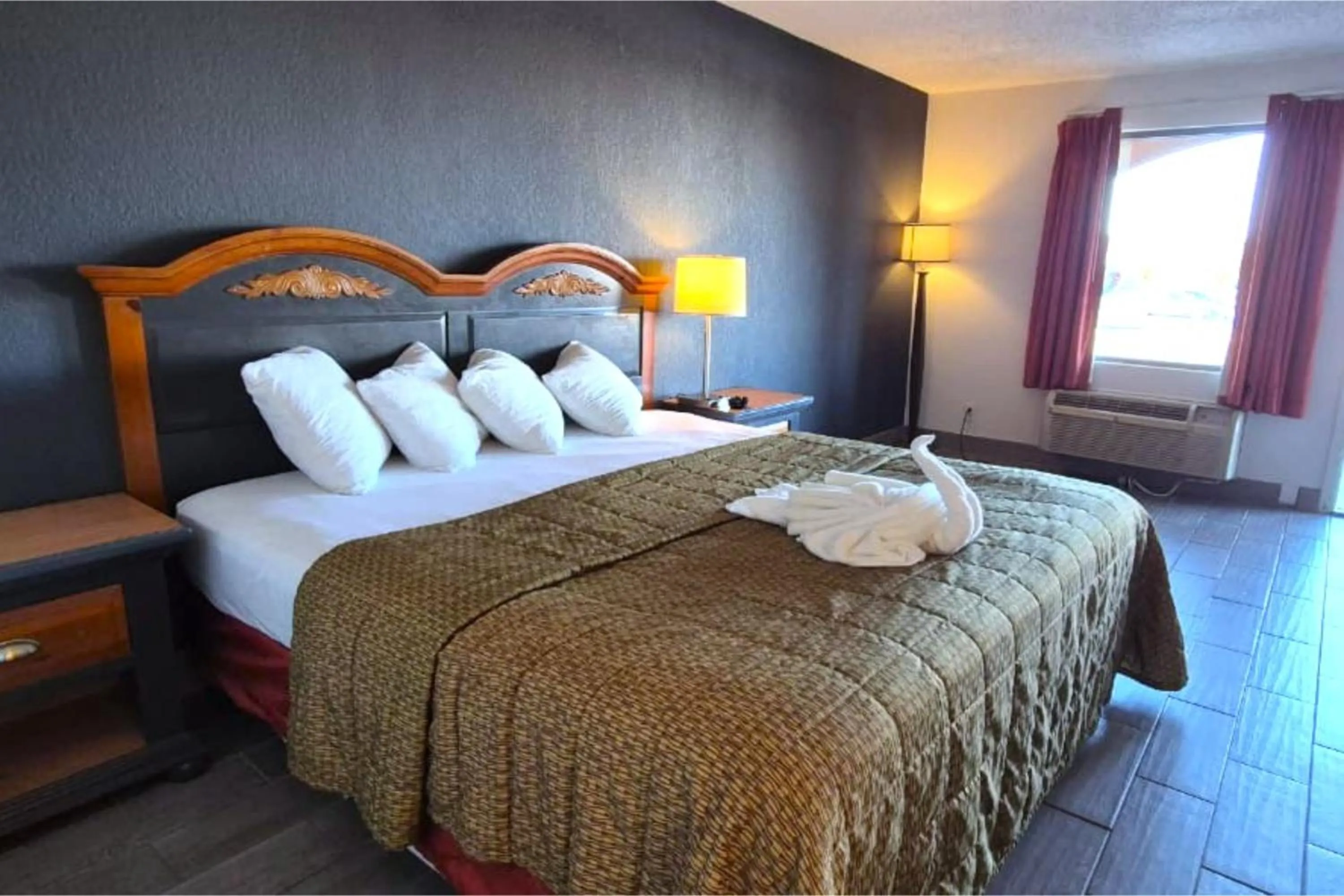 Bedroom, Bed in Suite Dreams Motel By Capital O Mattoon I - 57