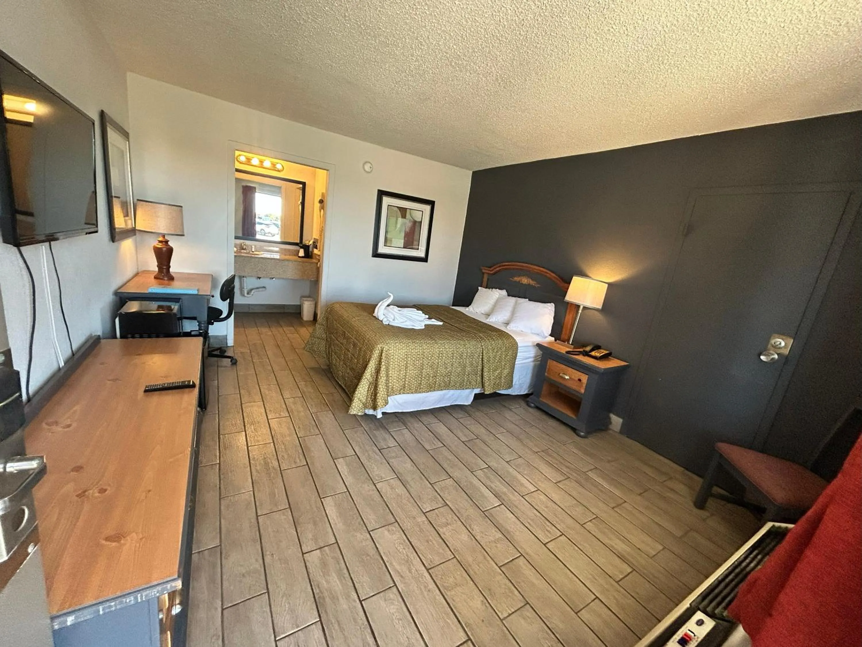 Bedroom, Bed in Suite Dreams Motel By Capital O Mattoon I - 57