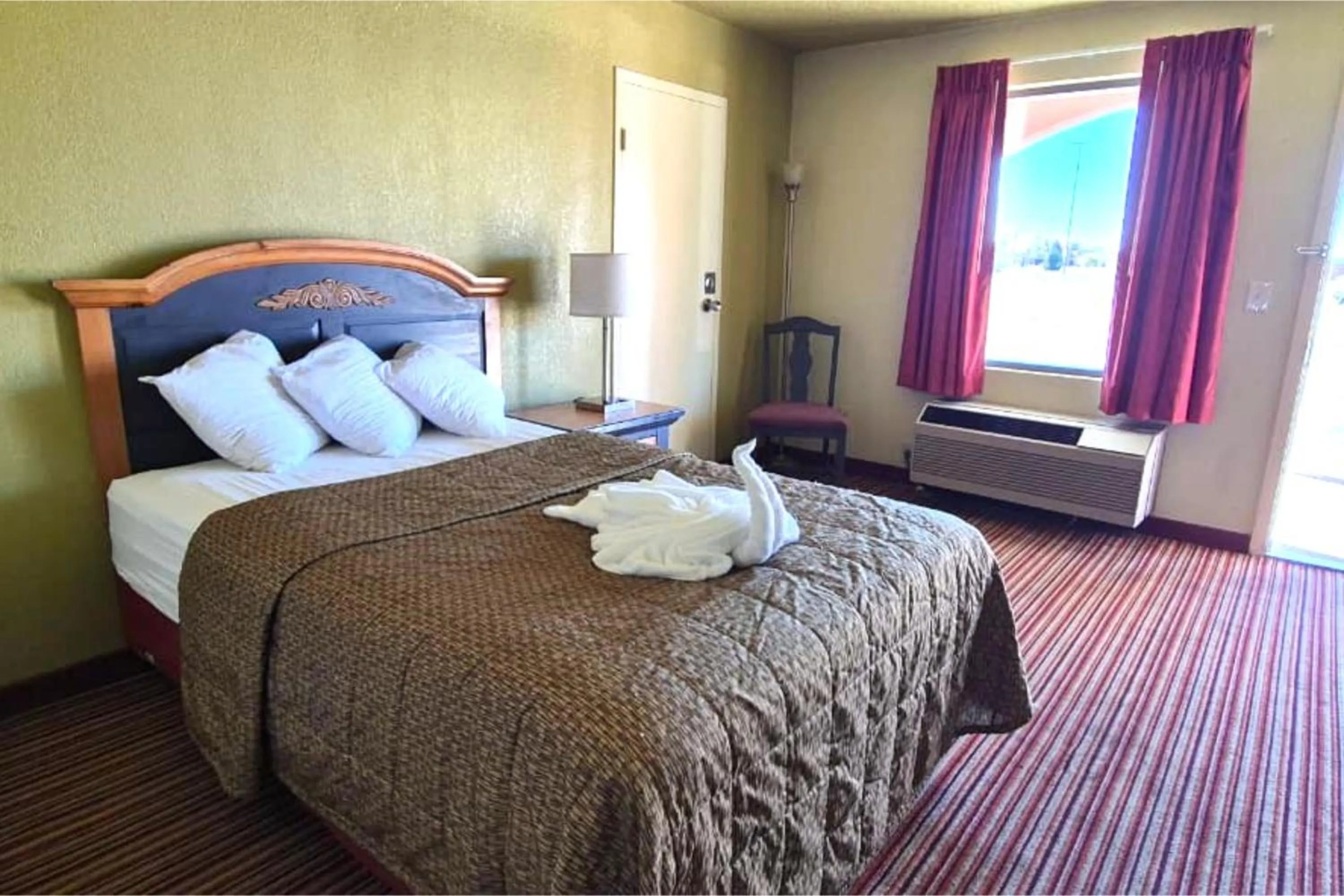 Bedroom, Bed in Suite Dreams Motel By Capital O Mattoon I - 57