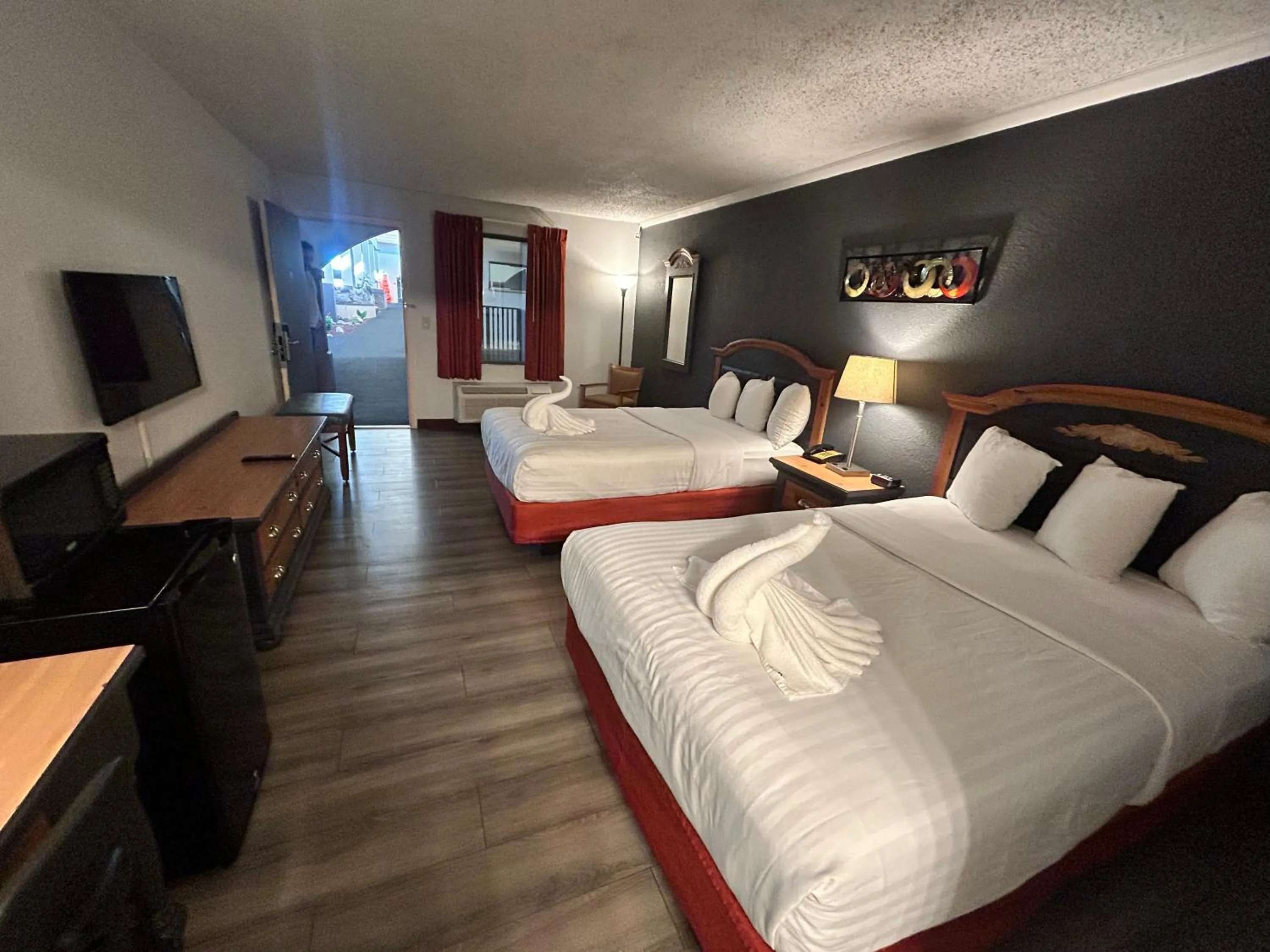 Bedroom, Bed in Suite Dreams Motel By Capital O Mattoon I - 57