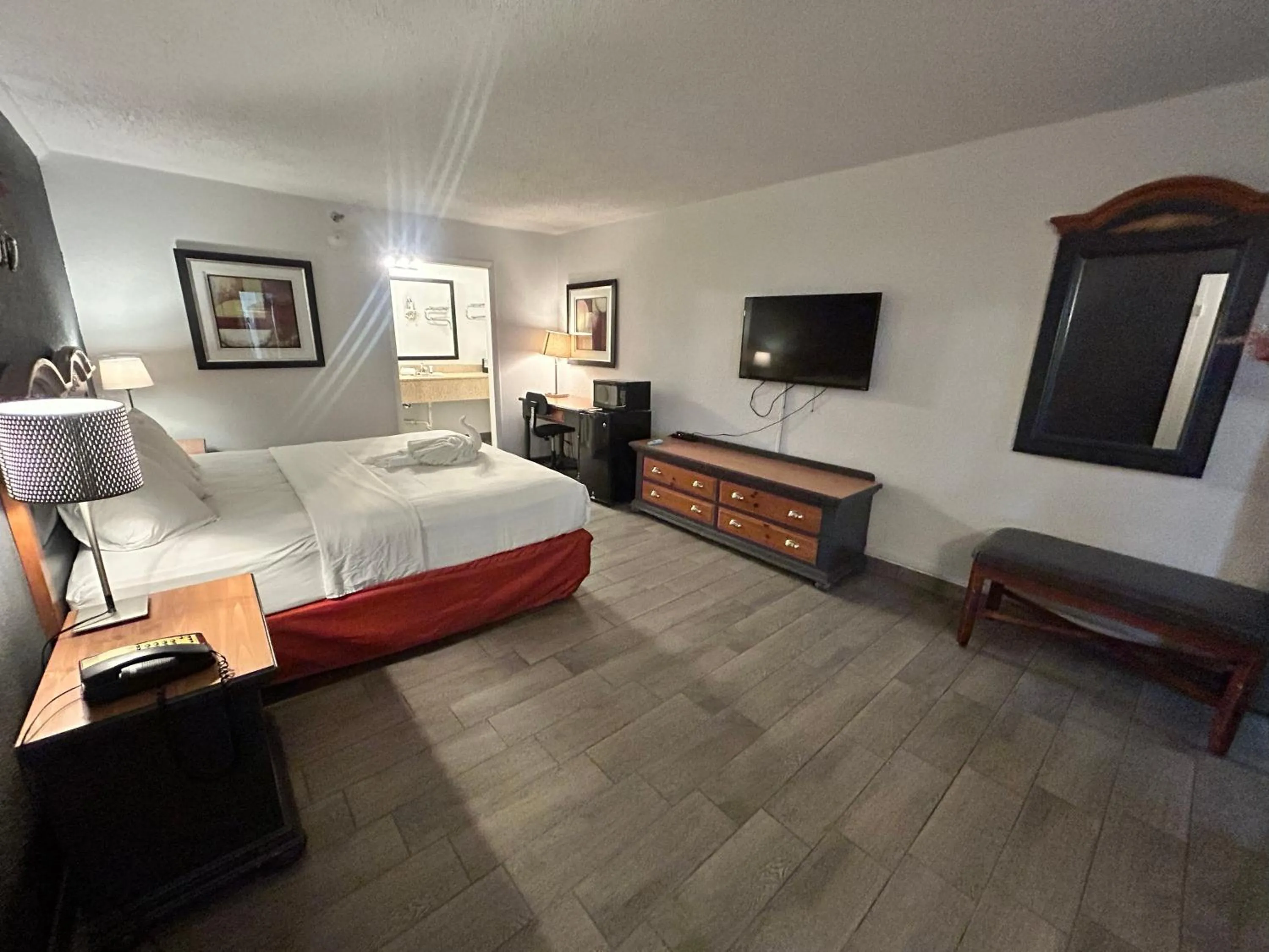 Bedroom, Bed in Suite Dreams Motel By Capital O Mattoon I - 57