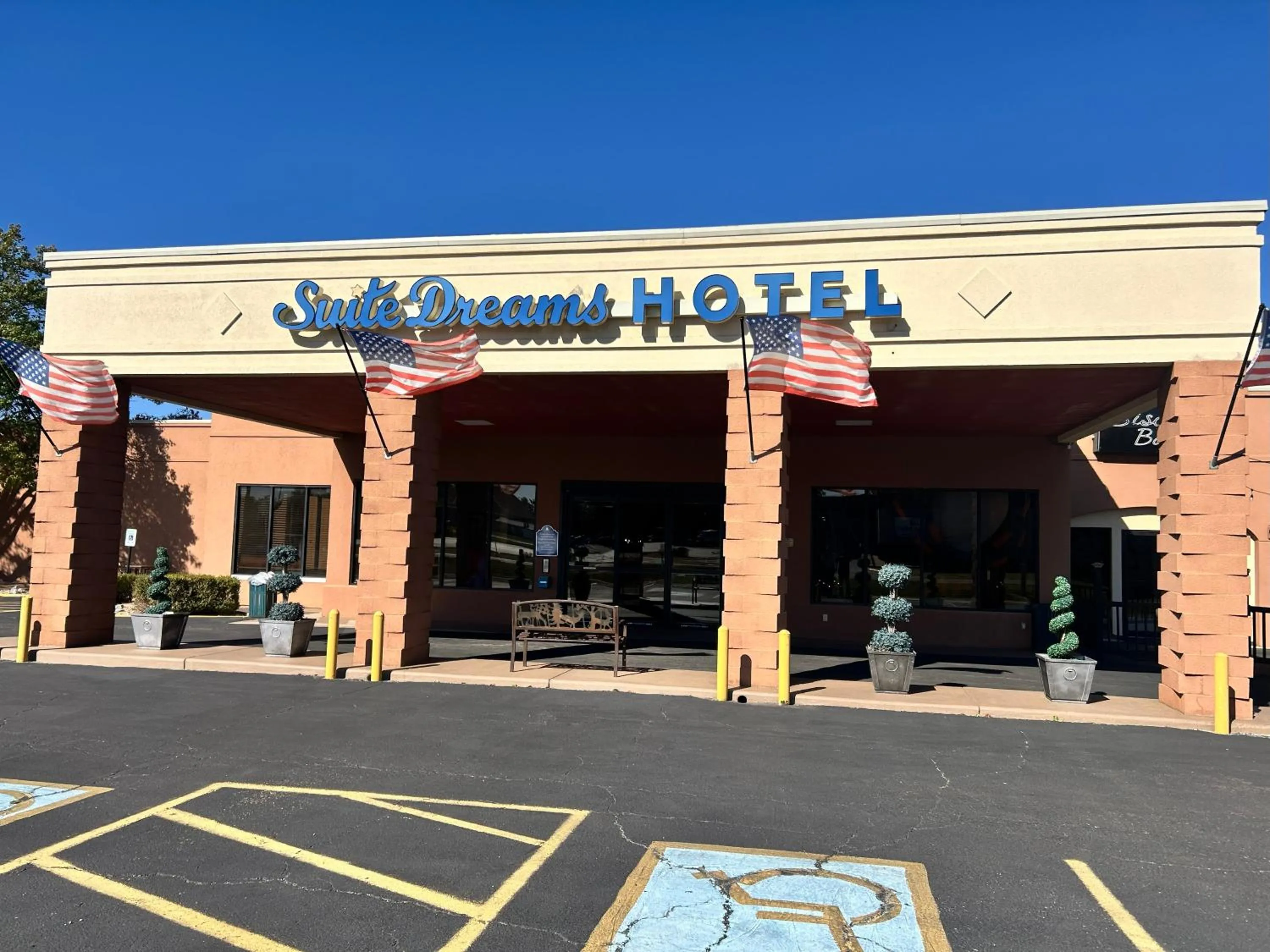 Facade/entrance in Suite Dreams Motel By Capital O Mattoon I - 57