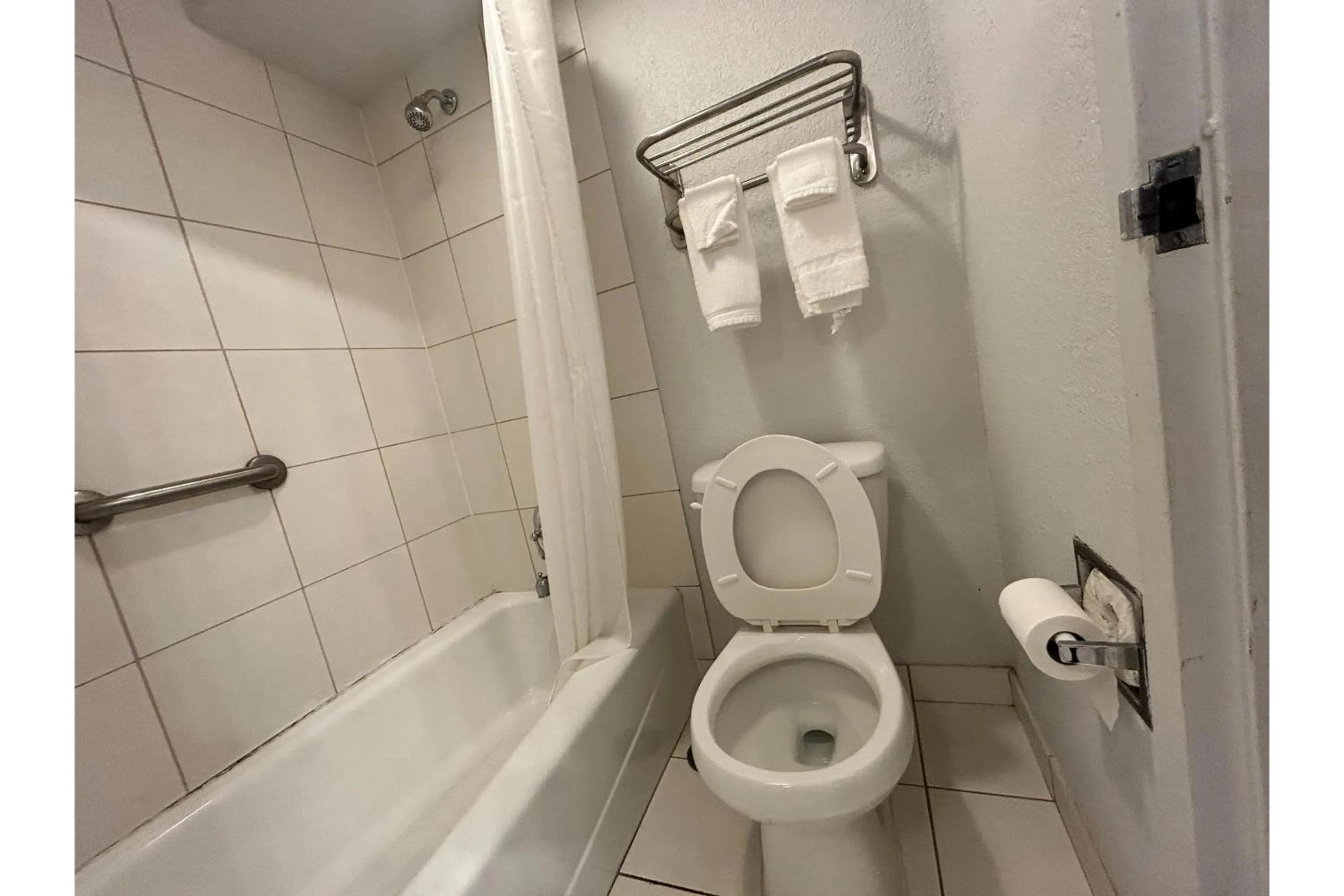 Bathroom in Suite Dreams Motel By Capital O Mattoon I - 57