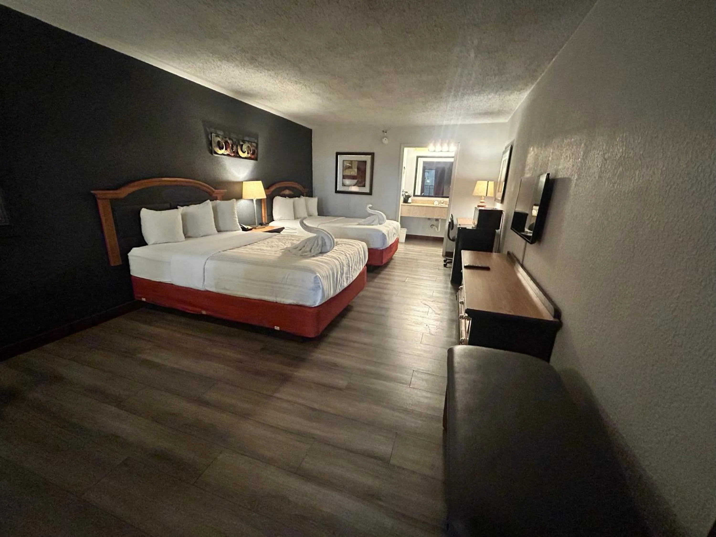 Bedroom, Bed in Suite Dreams Motel By Capital O Mattoon I - 57