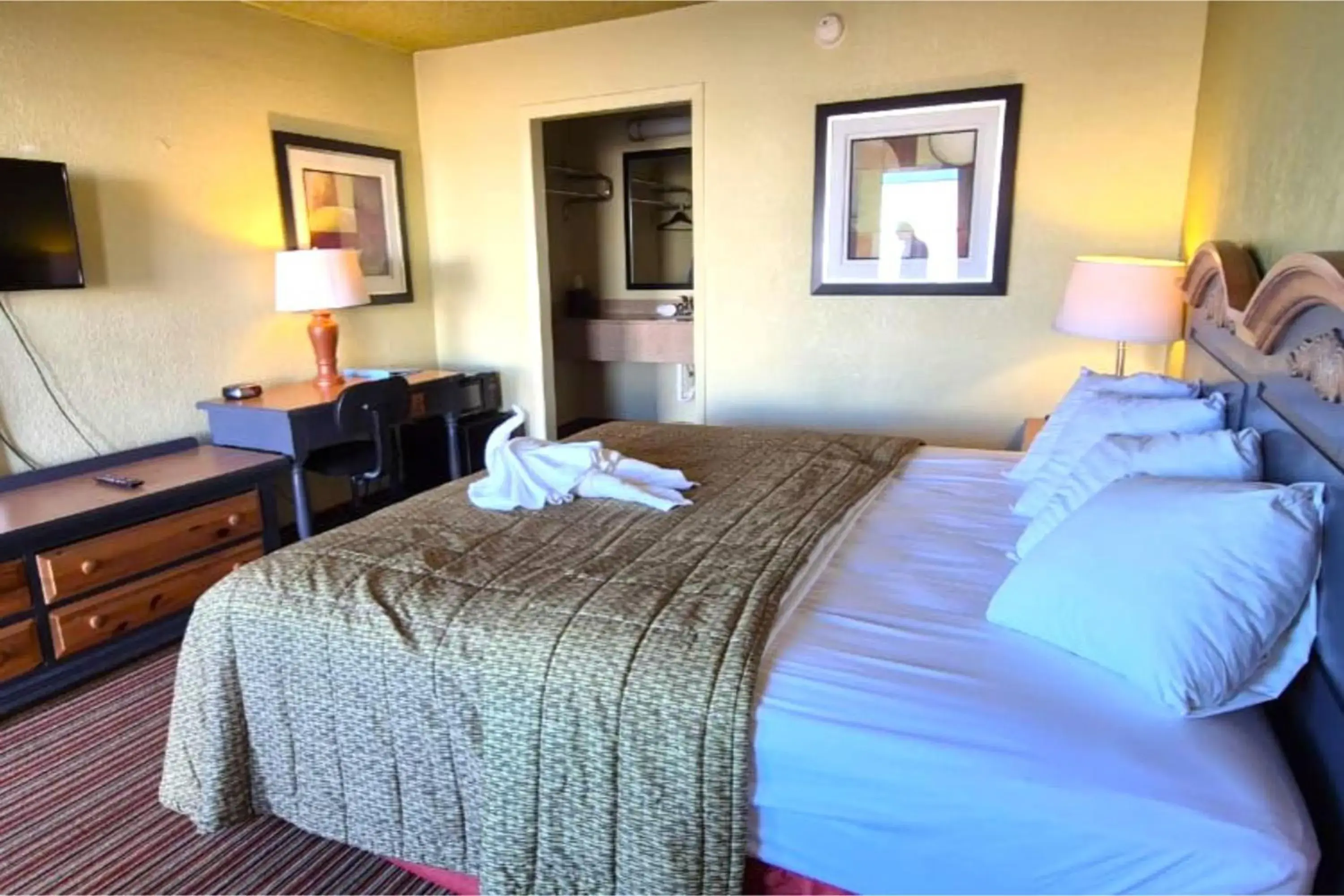 Superior King Bed in Suite Dreams Motel By Capital O Mattoon I - 57 Superior King Bed in Suite Dreams Motel By Capital O Mattoon I - 57