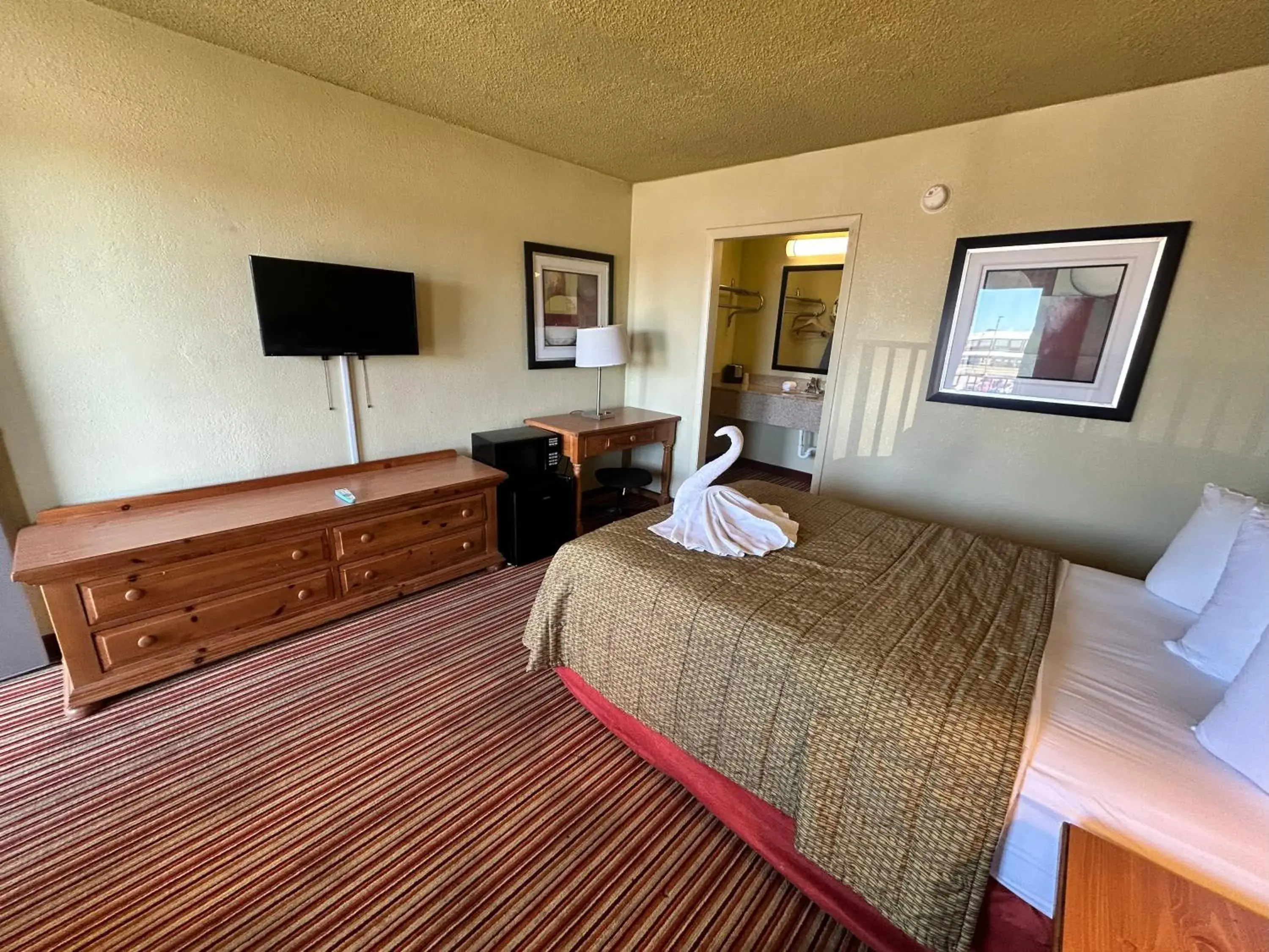 Full Bed in Suite Dreams Motel By Capital O Mattoon I - 57 Full Bed in Suite Dreams Motel By Capital O Mattoon I - 57