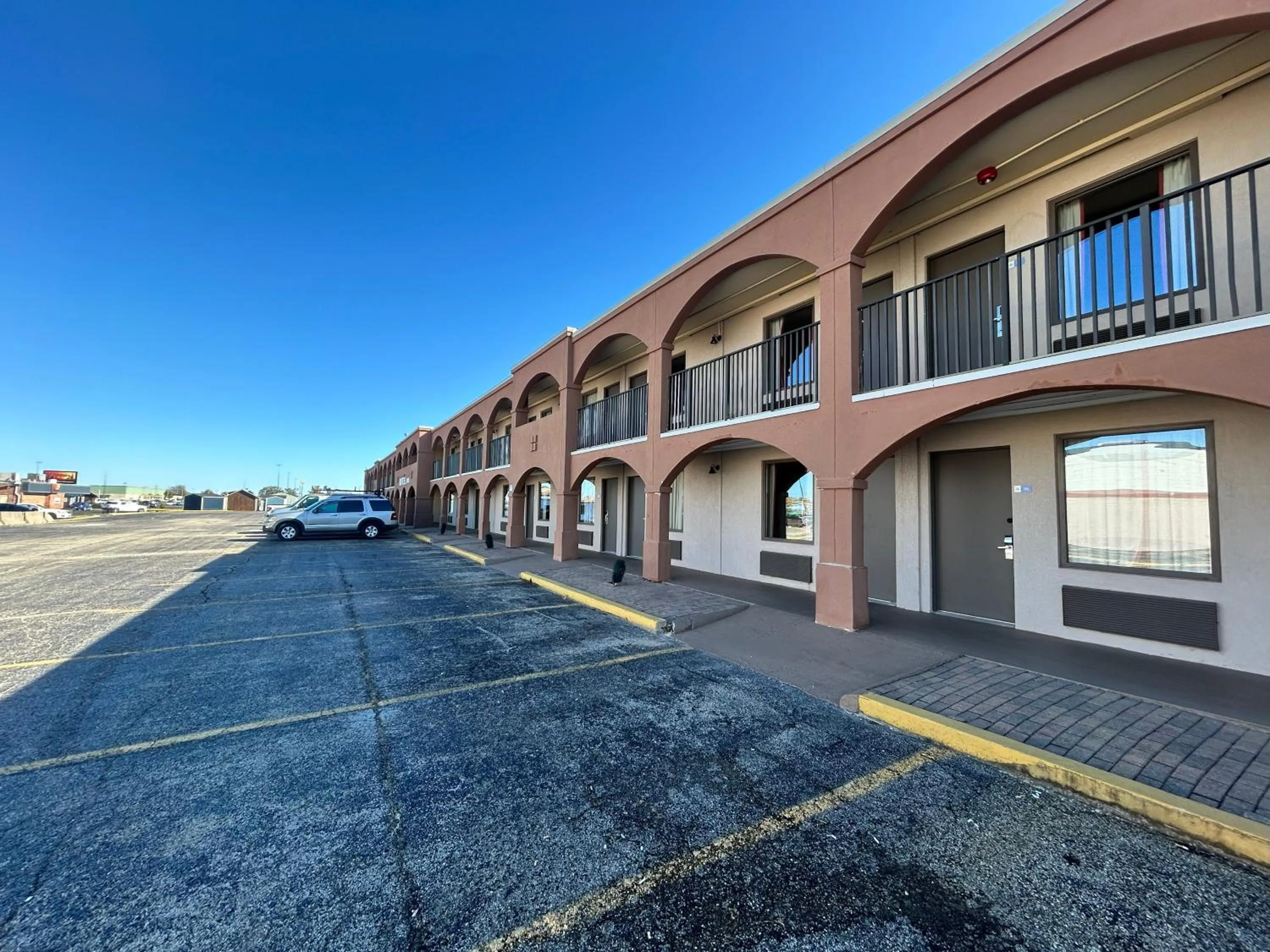 Parking in Suite Dreams Motel By Capital O Mattoon I - 57