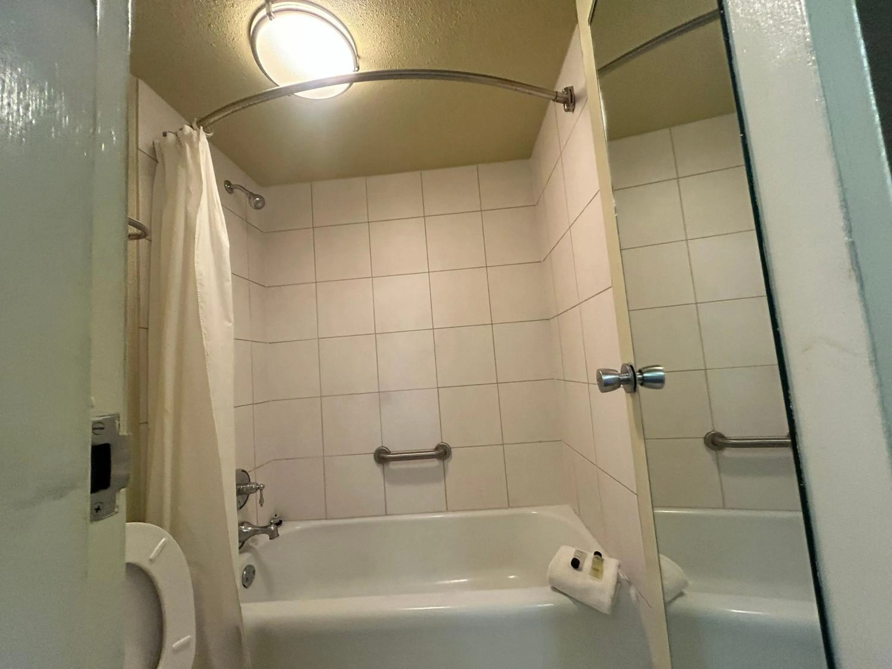 Bathroom in Suite Dreams Motel By Capital O Mattoon I - 57