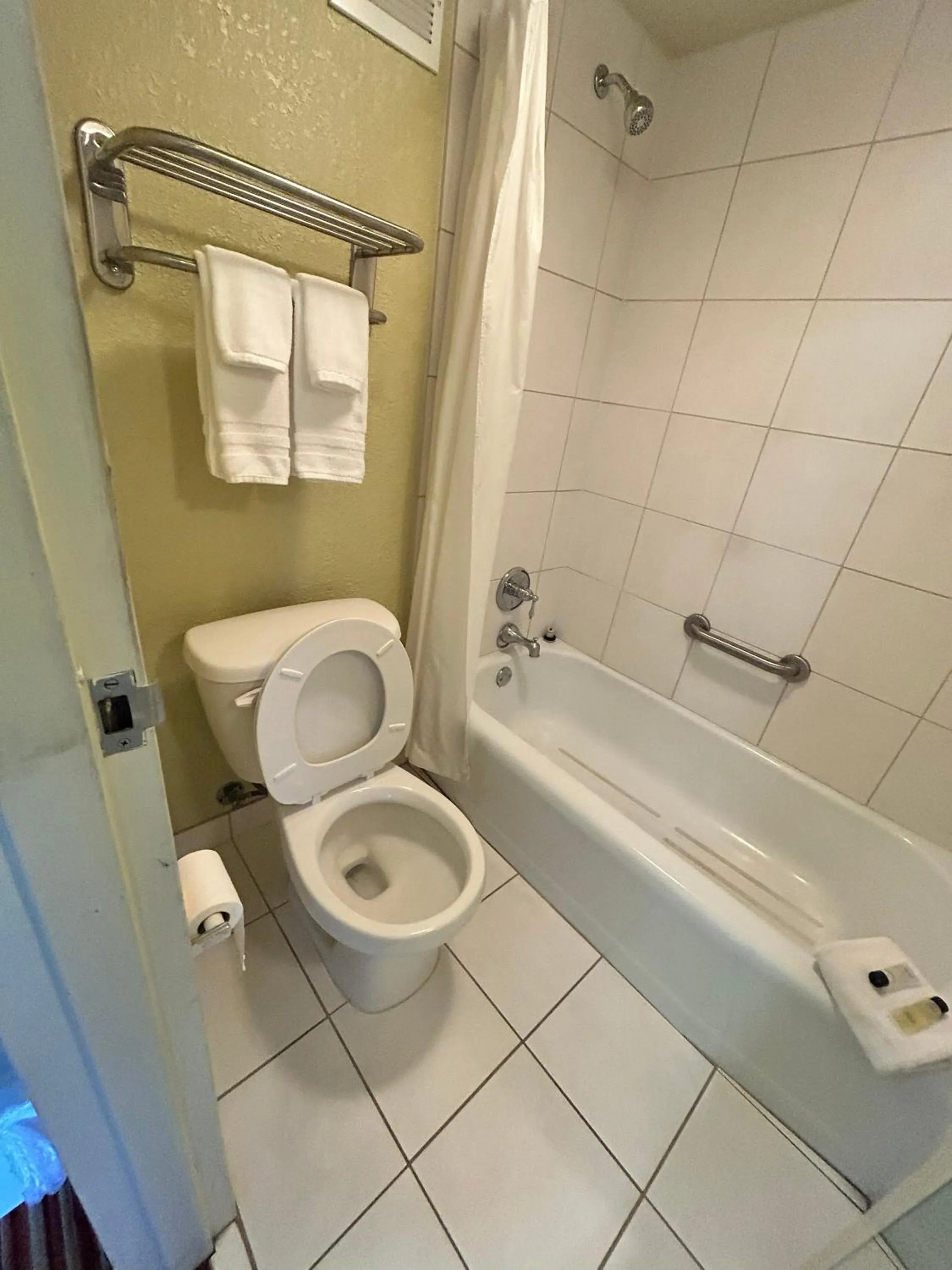 Bathroom in Suite Dreams Motel By Capital O Mattoon I - 57