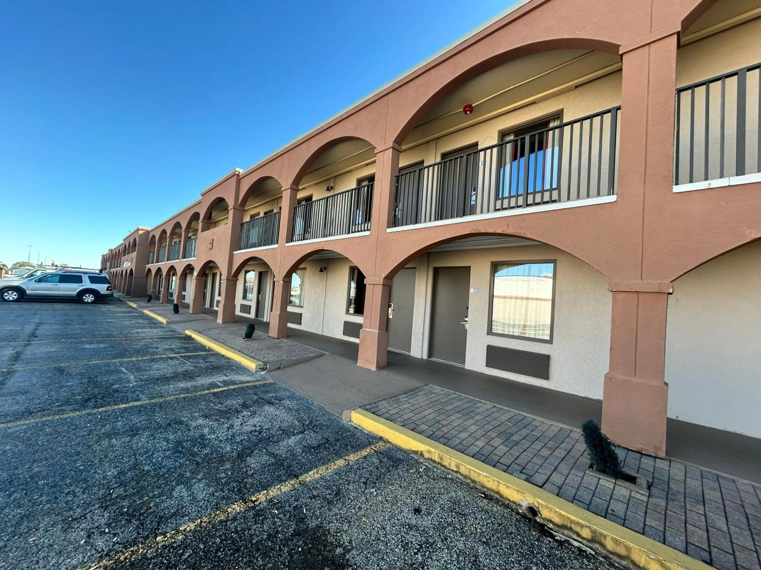 Parking in Suite Dreams Motel By Capital O Mattoon I - 57