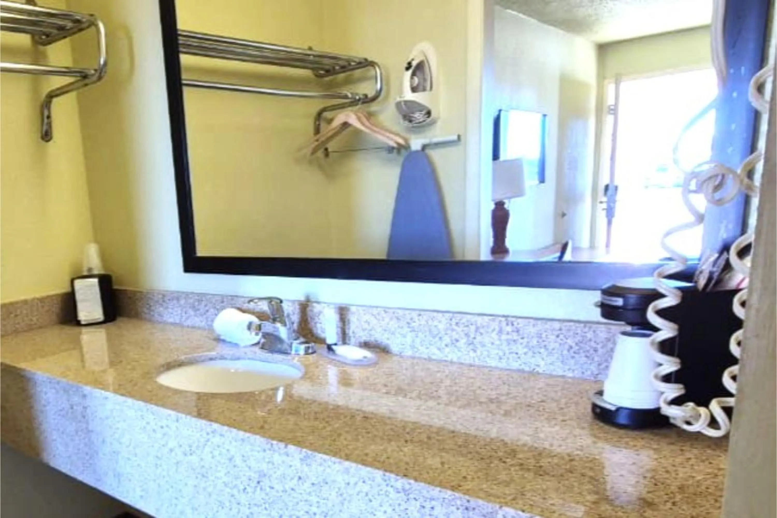 Bathroom in Suite Dreams Motel By Capital O Mattoon I - 57