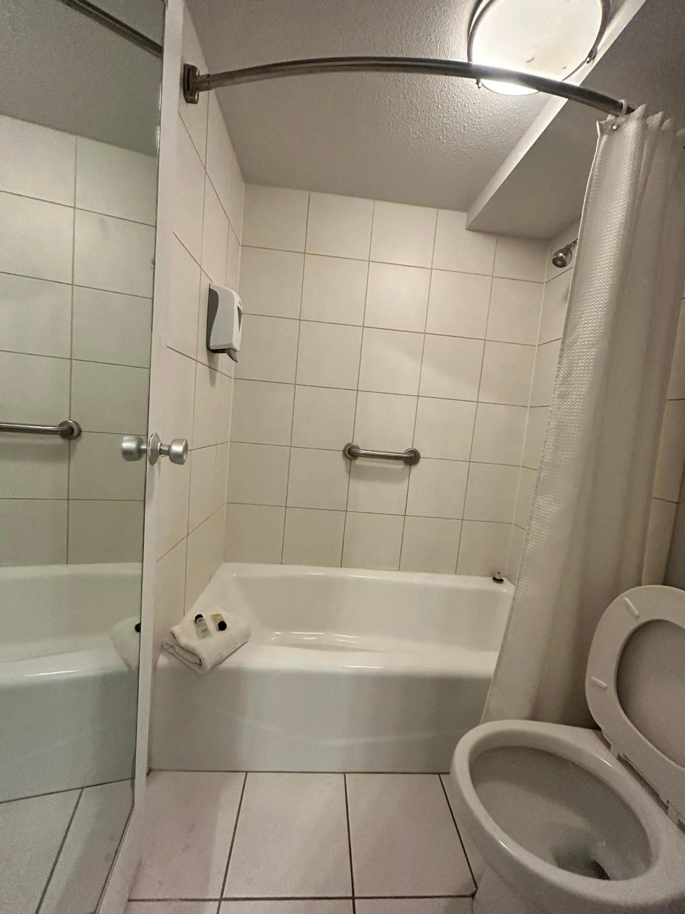 Bathroom in Suite Dreams Motel By Capital O Mattoon I - 57