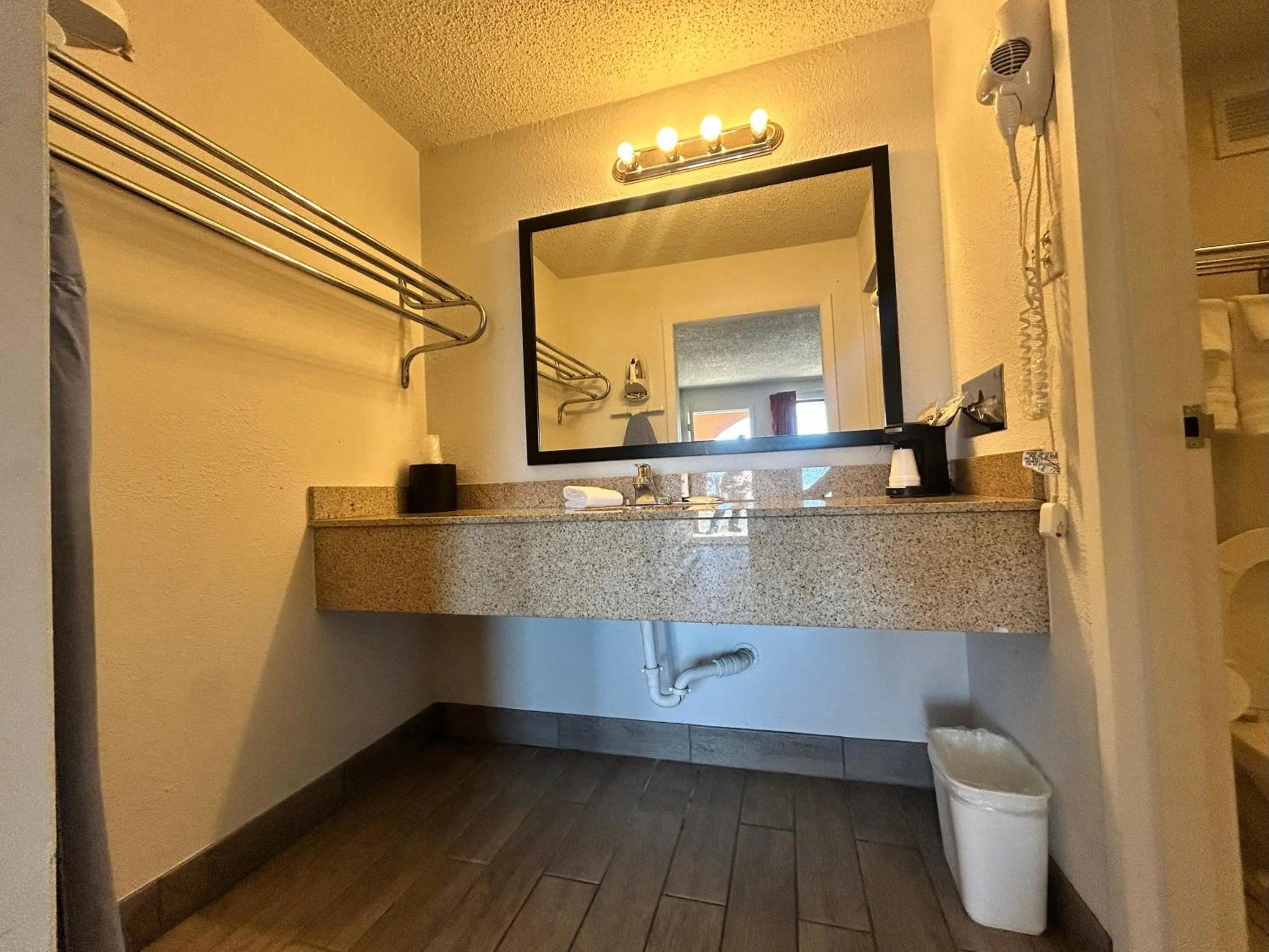 Bathroom in Suite Dreams Motel By Capital O Mattoon I - 57