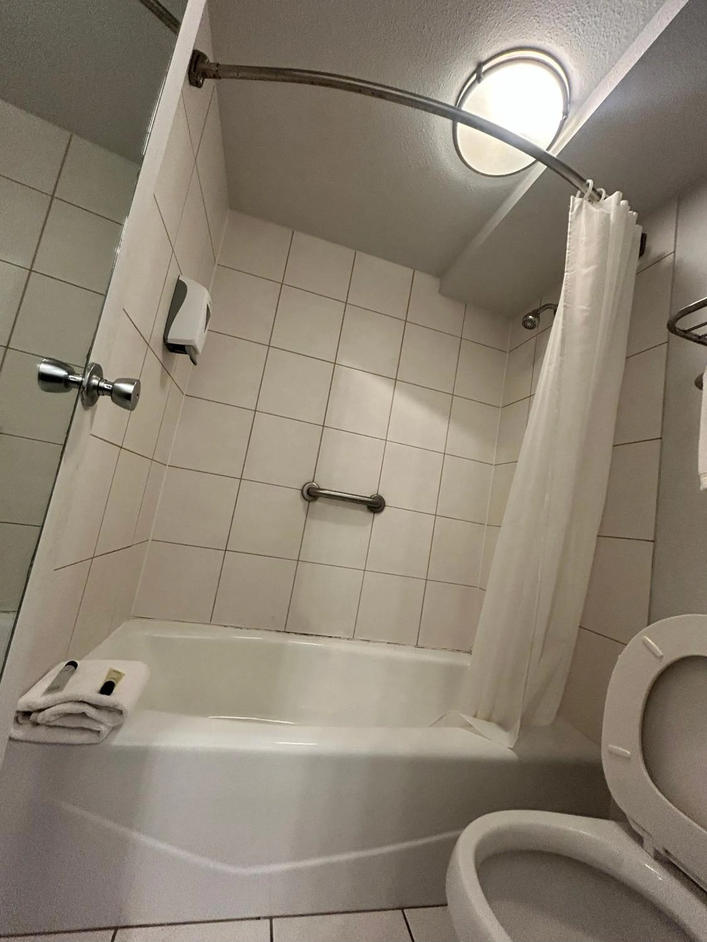 Bathroom in Suite Dreams Motel By Capital O Mattoon I - 57