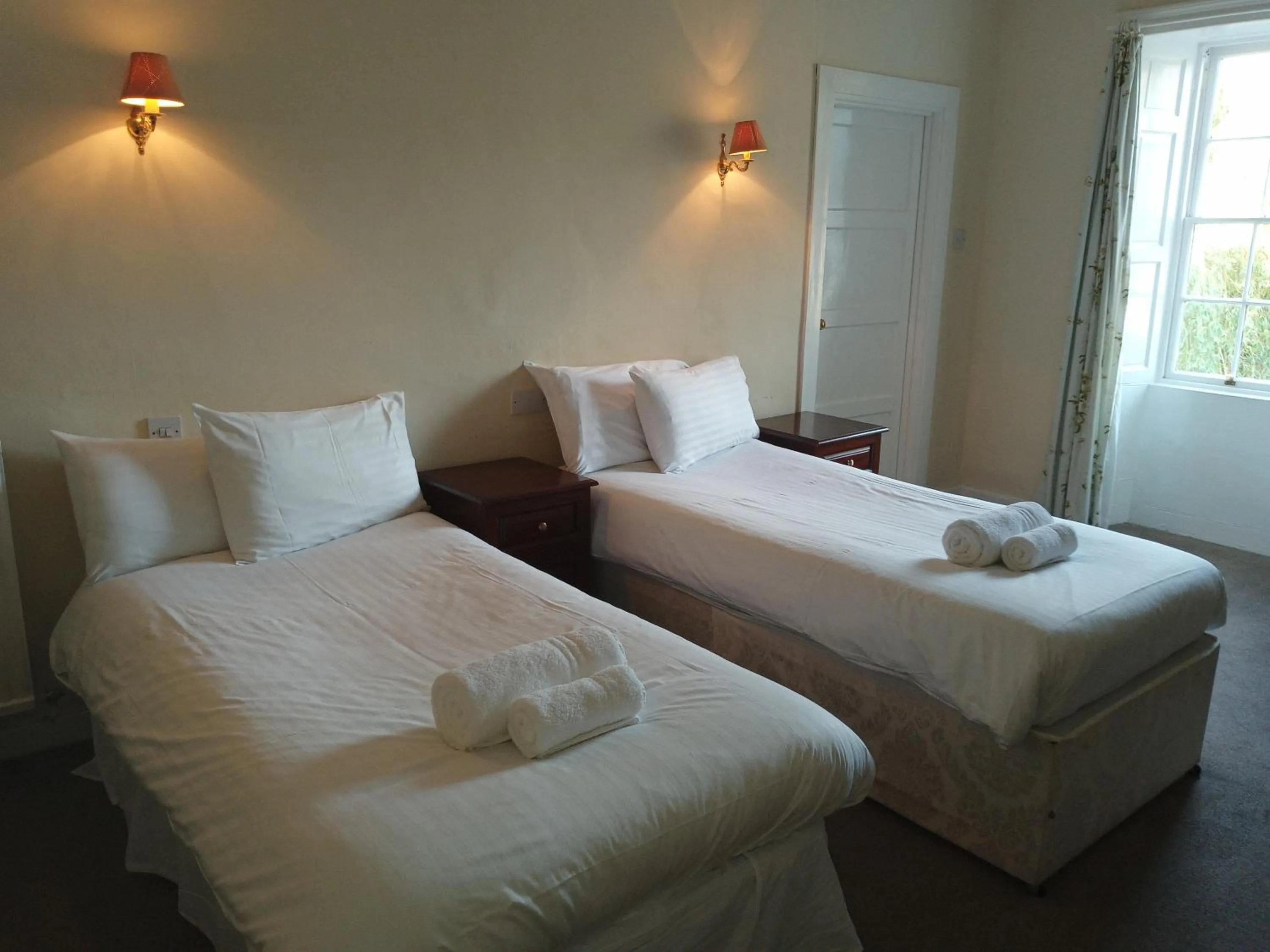 Bed in Blue Bell Hotel