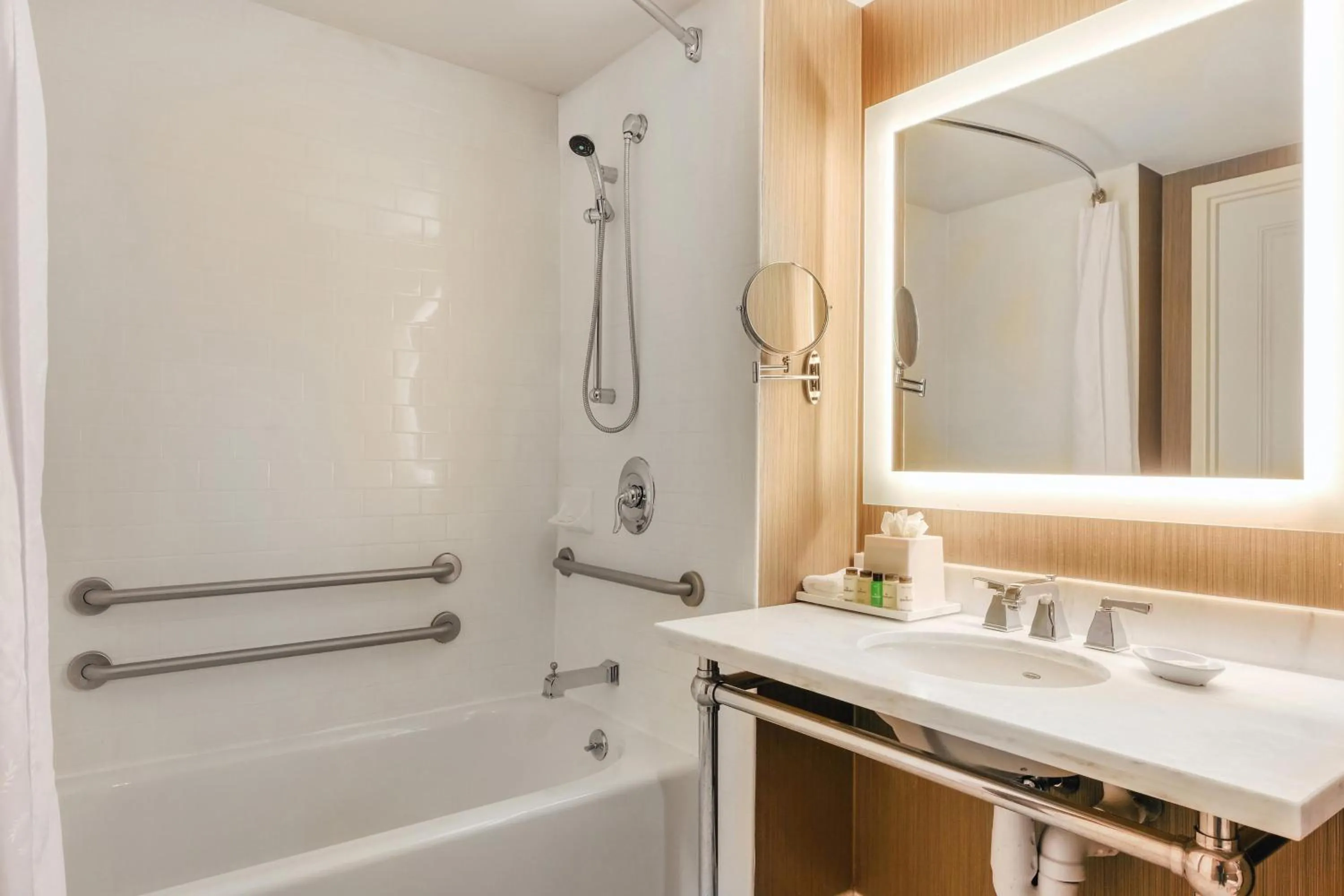 Bathroom in Sheraton Tarrytown Hotel