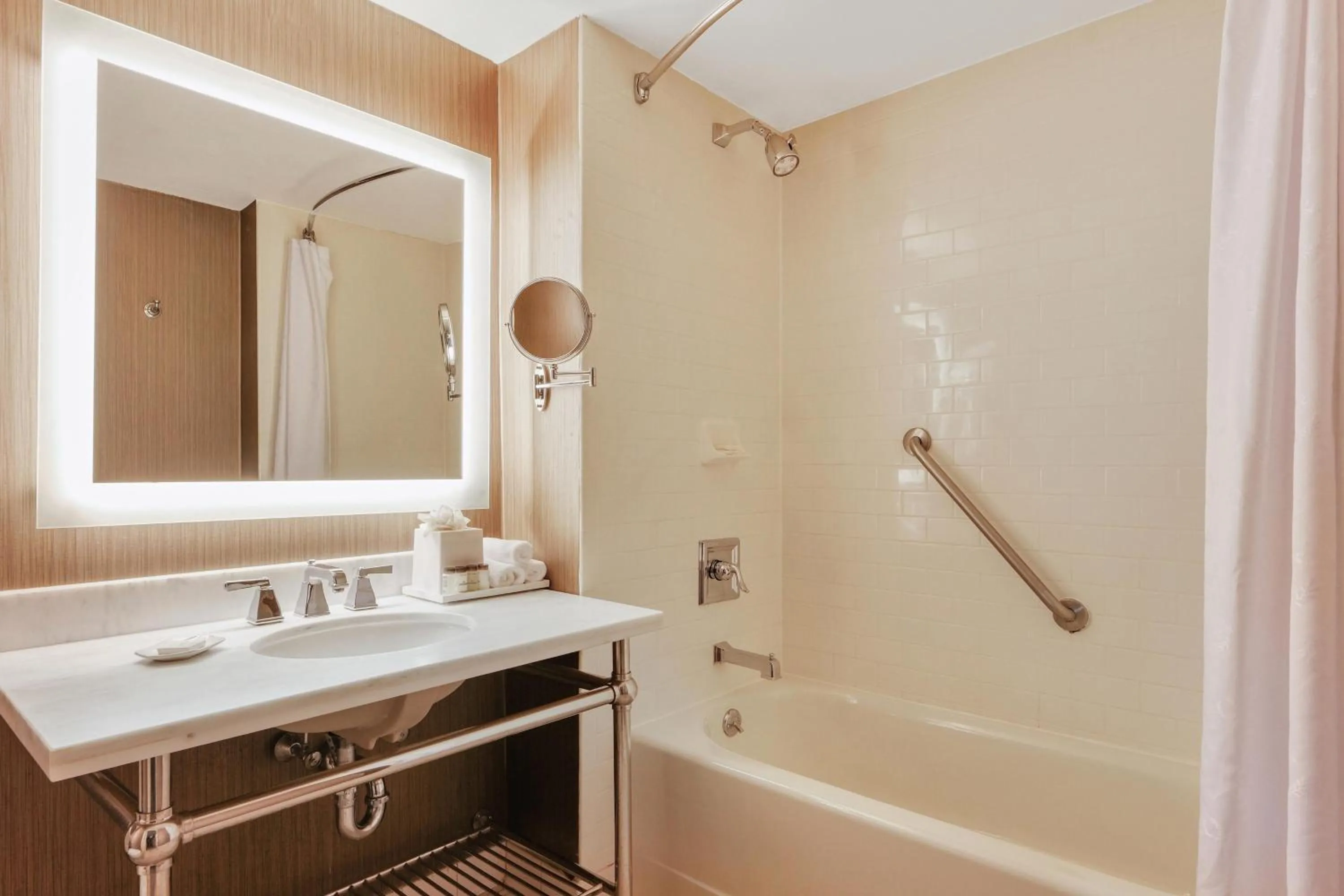 Bathroom in Sheraton Tarrytown Hotel