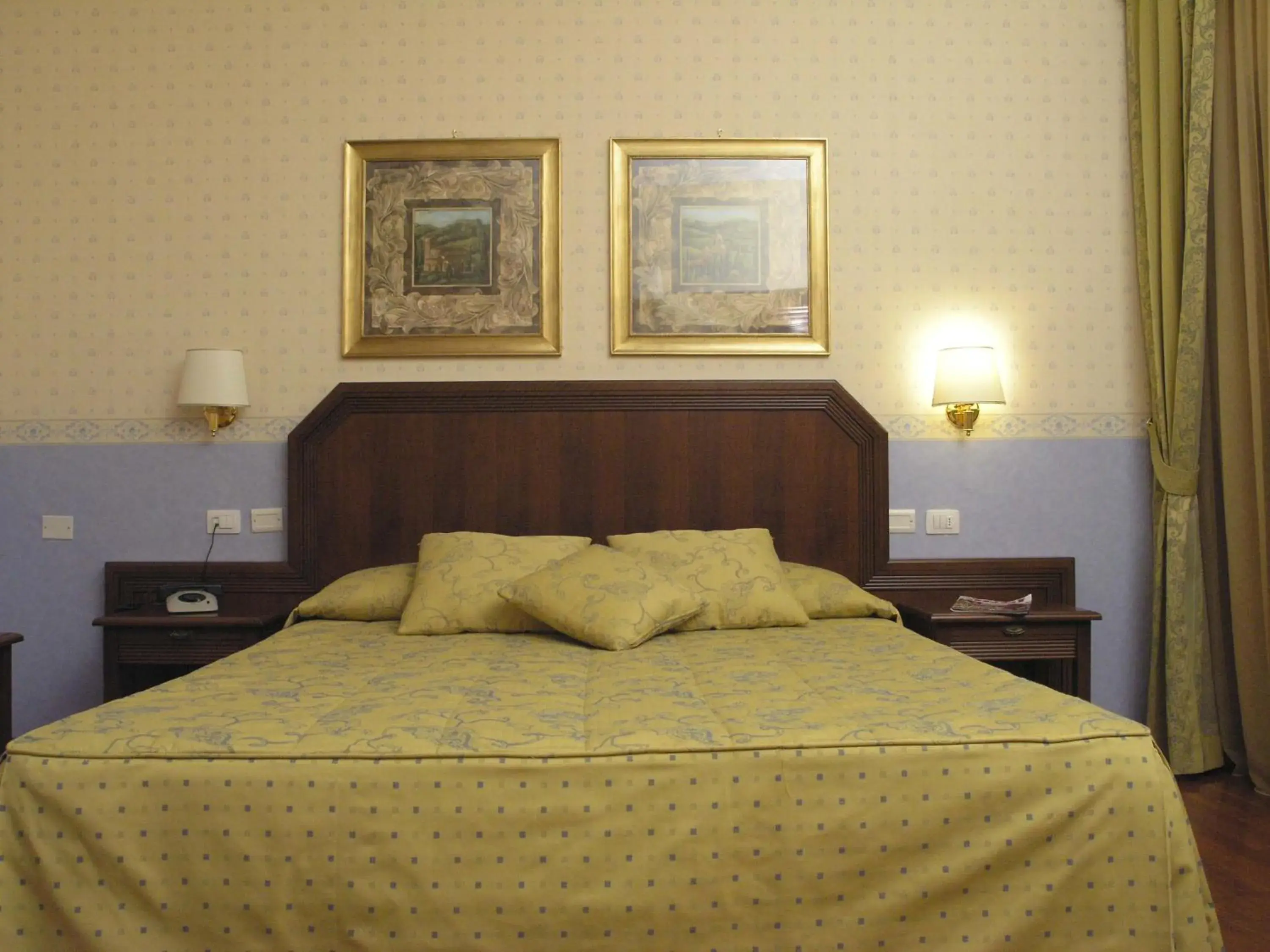 Double or Twin Room in Hotel Filippeschi Double or Twin Room in Hotel Filippeschi