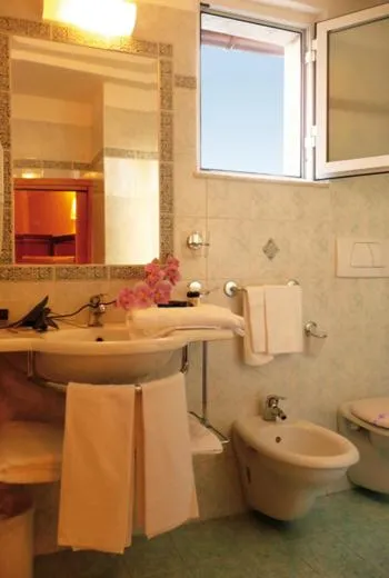 Bathroom in Hotel Filippeschi