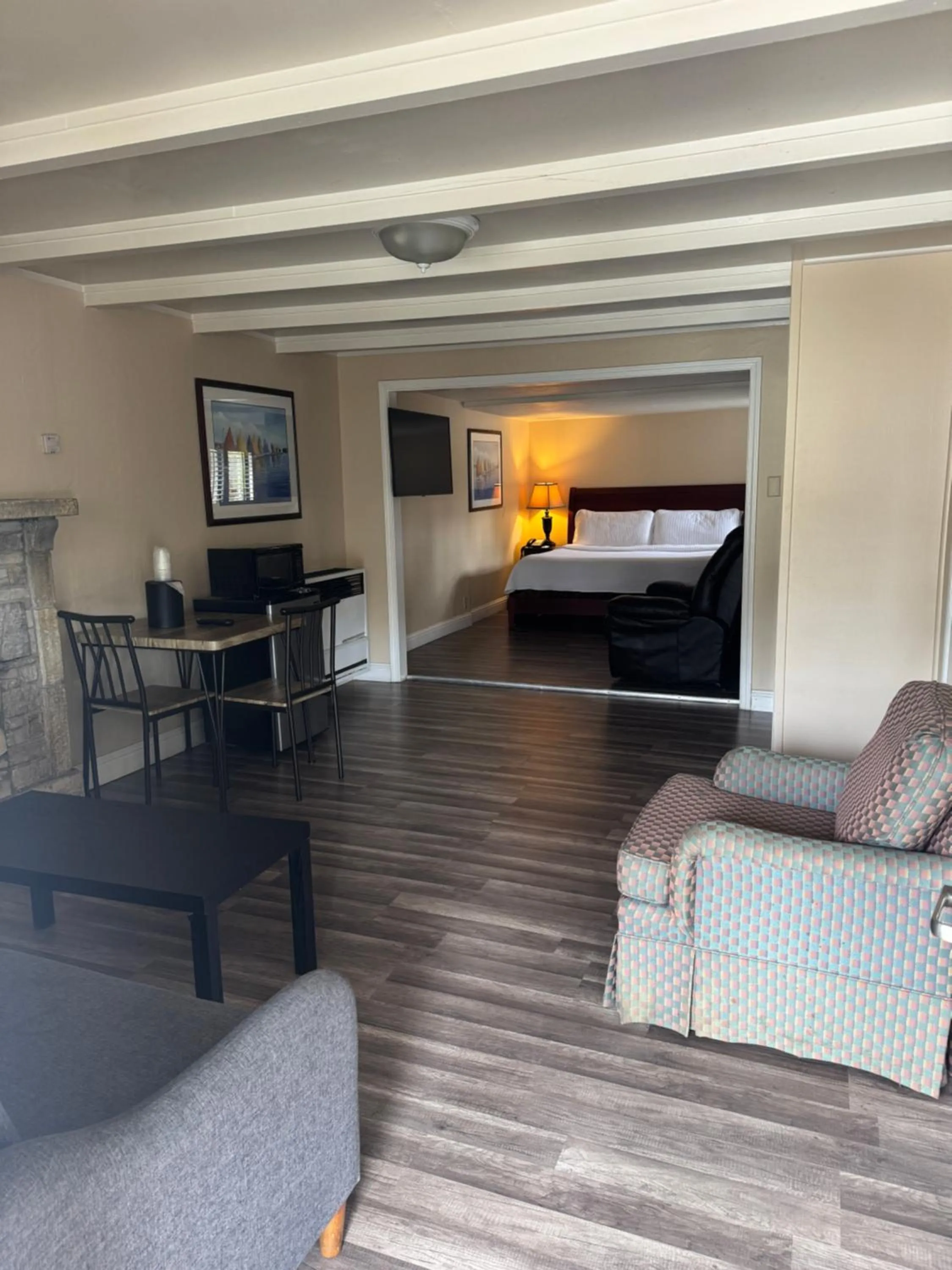 Bedroom, Bed in Carmel Resort Inn