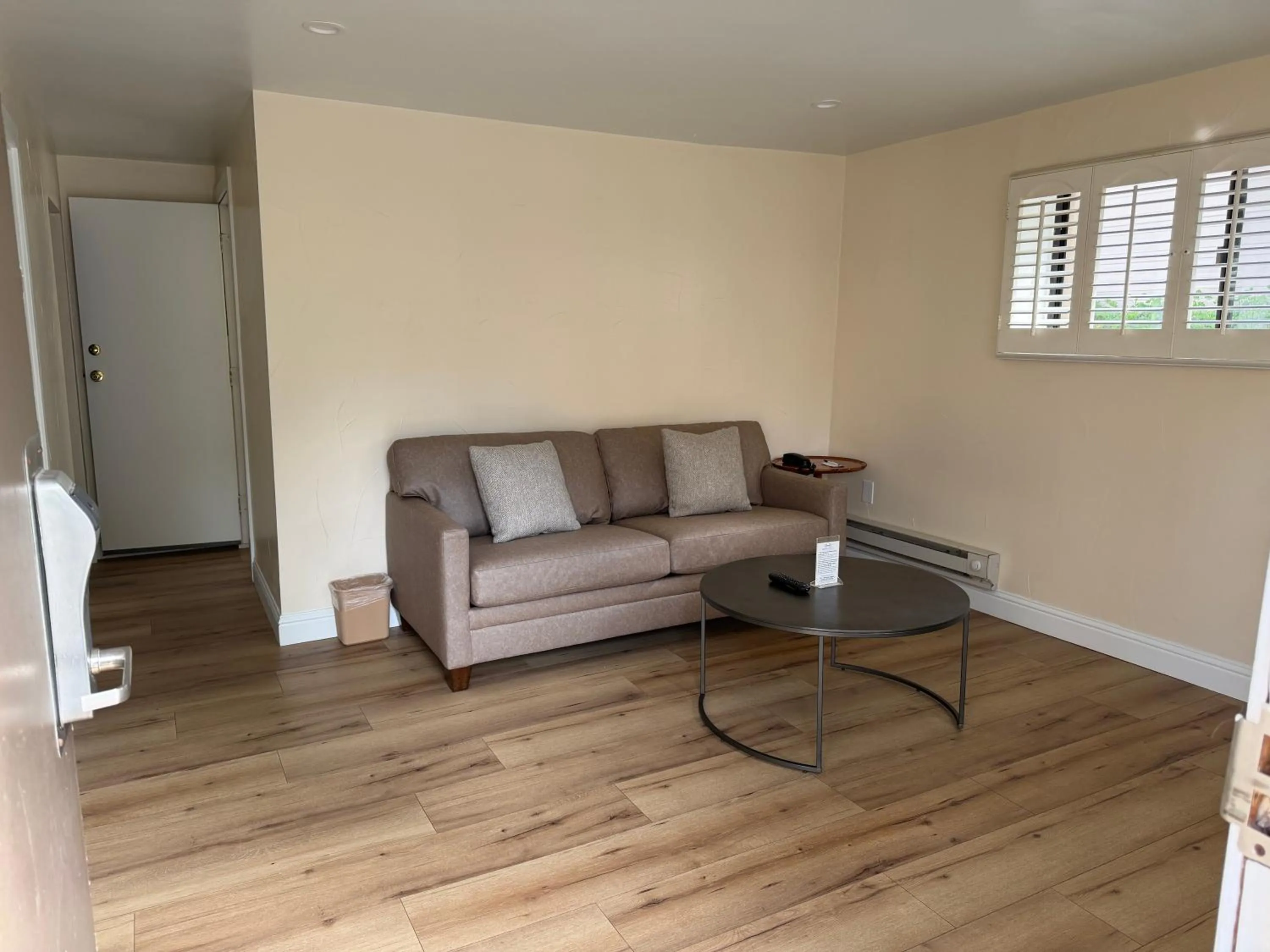 Living room in Carmel Resort Inn