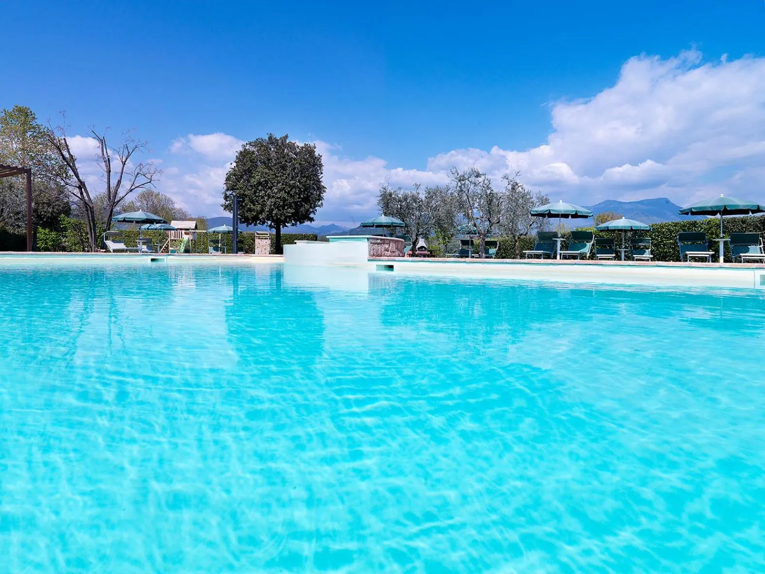 Swimming pool in Residence Il Melograno