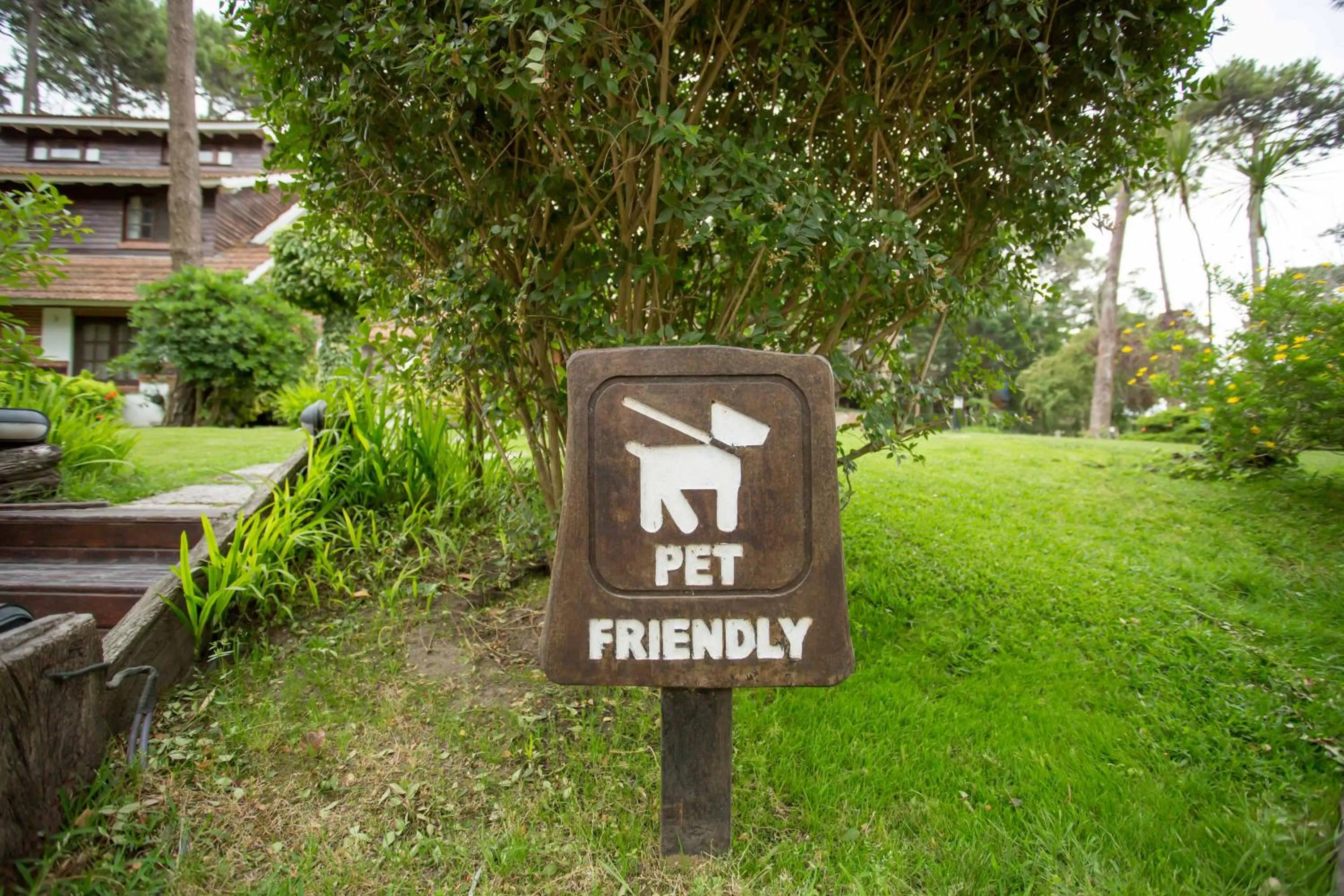 Logo/Certificate/Sign in Posada del Bosque By HS